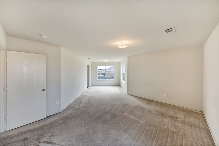 Photo 18 of 28 - 252 Rock Meadow Dr, Crowley, TX 76036
