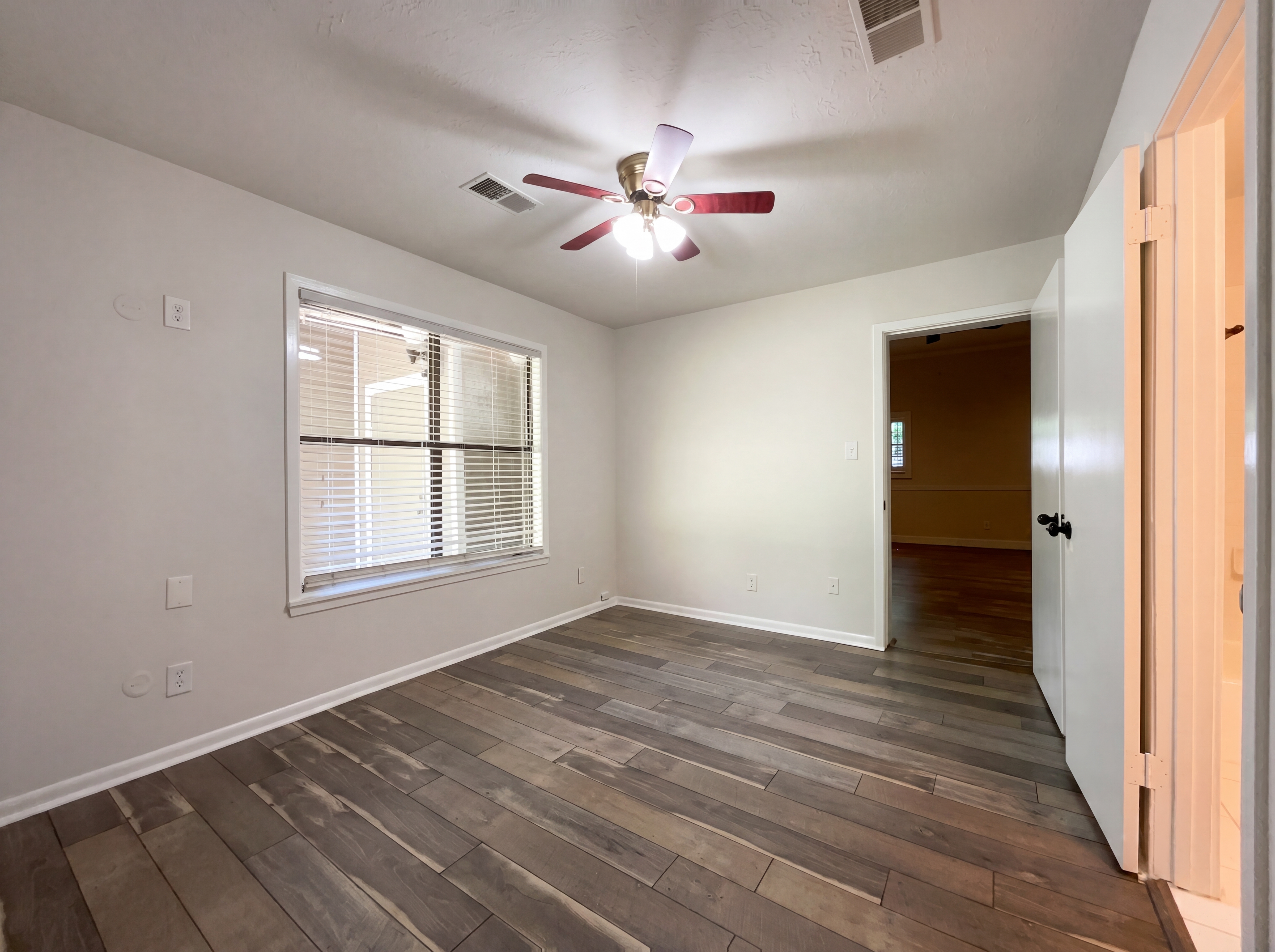Photo 13 of 21 of 241 Greenbriar Dr, Livingston, TX