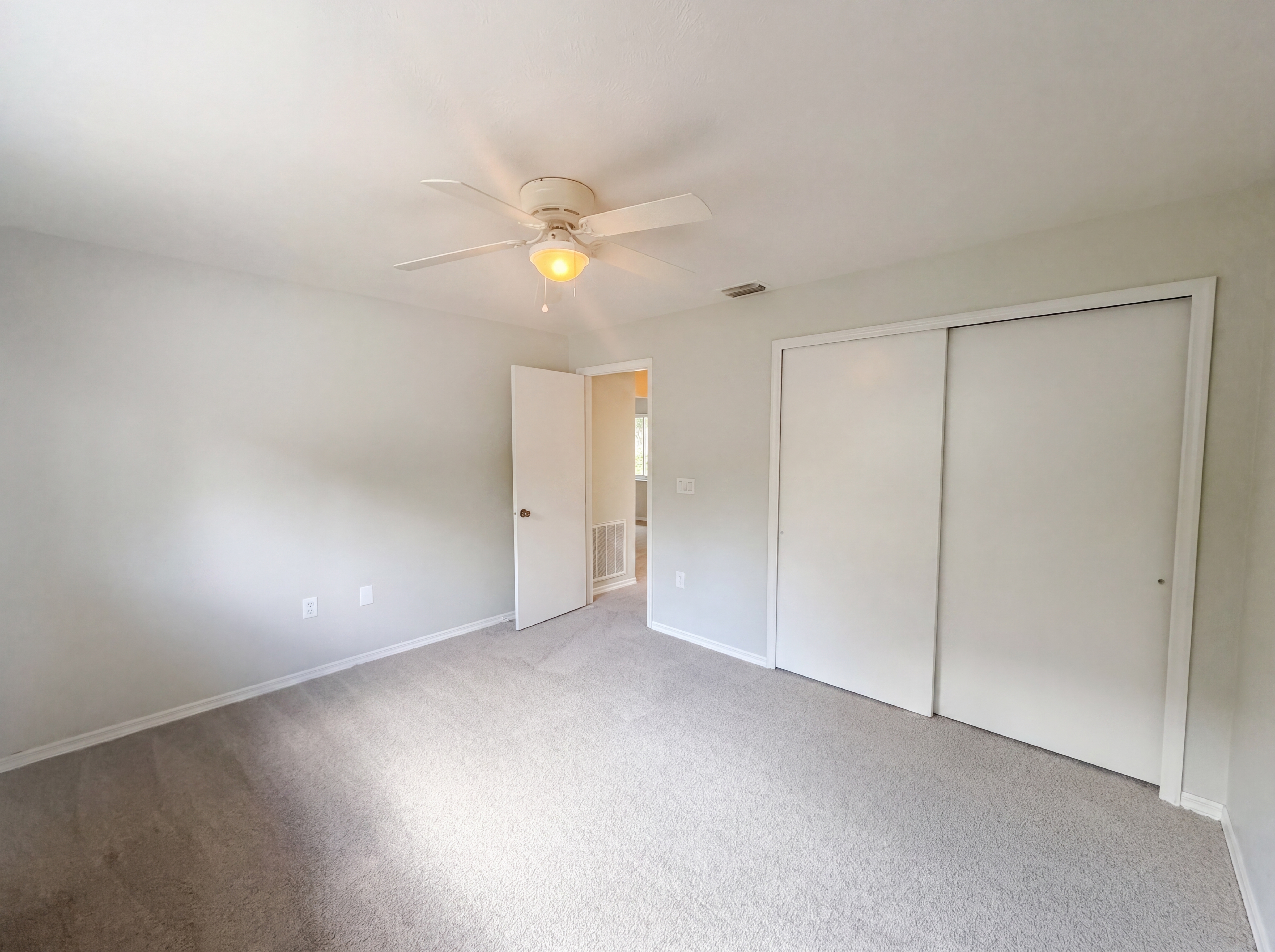 Photo 4 of 23 of 5134 Quintilis St, Spring Hill, FL