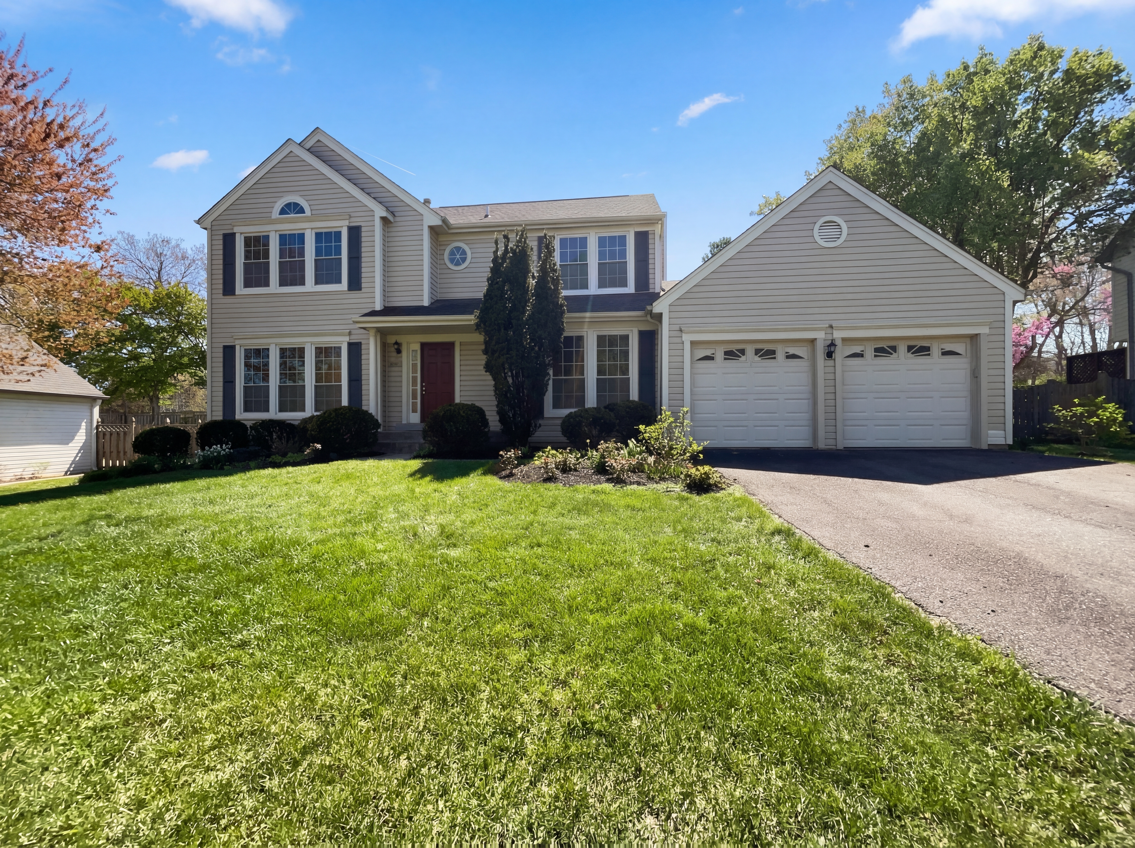Photo 11 of 48 of 13907 Castle Ct, Chantilly, VA