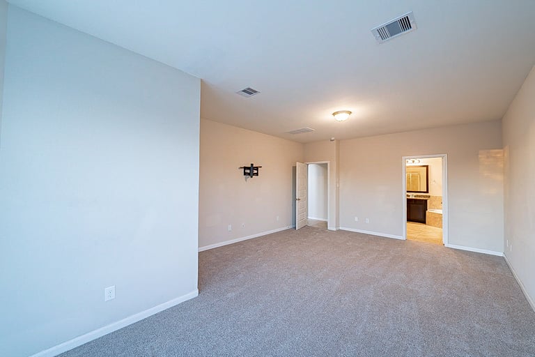 Photo 6 of 34 - 2208 Hannah Creek Ct, Houston, TX 77089