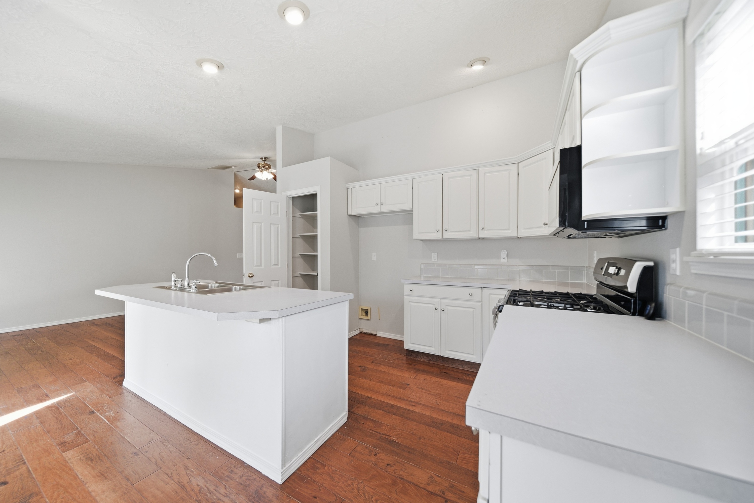 Photo 13 of 31 of 5417 N Hertford Way, Boise, ID