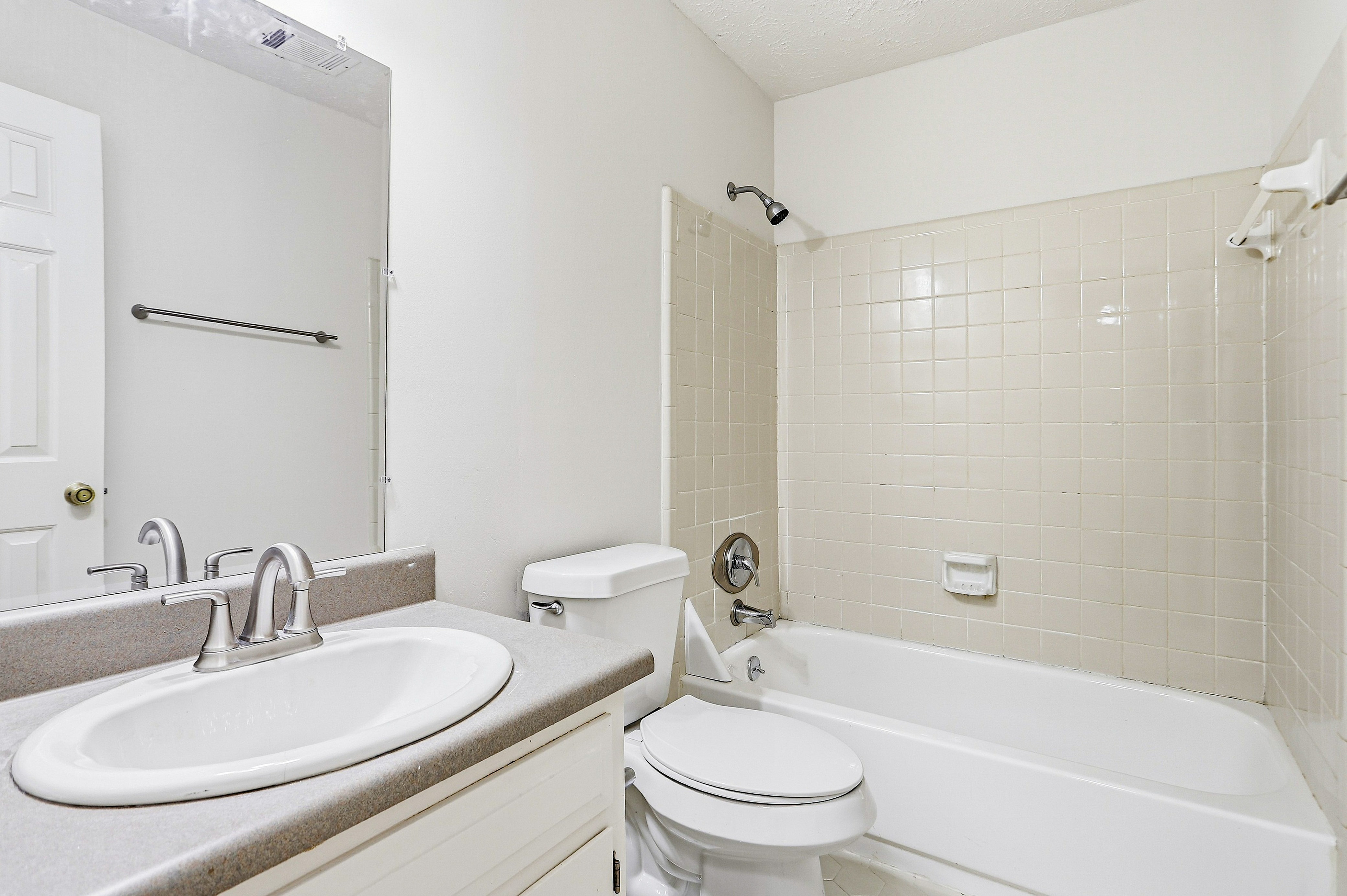 Photo 14 of 24 of 6305 Windsor Trace Dr, Peachtree Corners, GA
