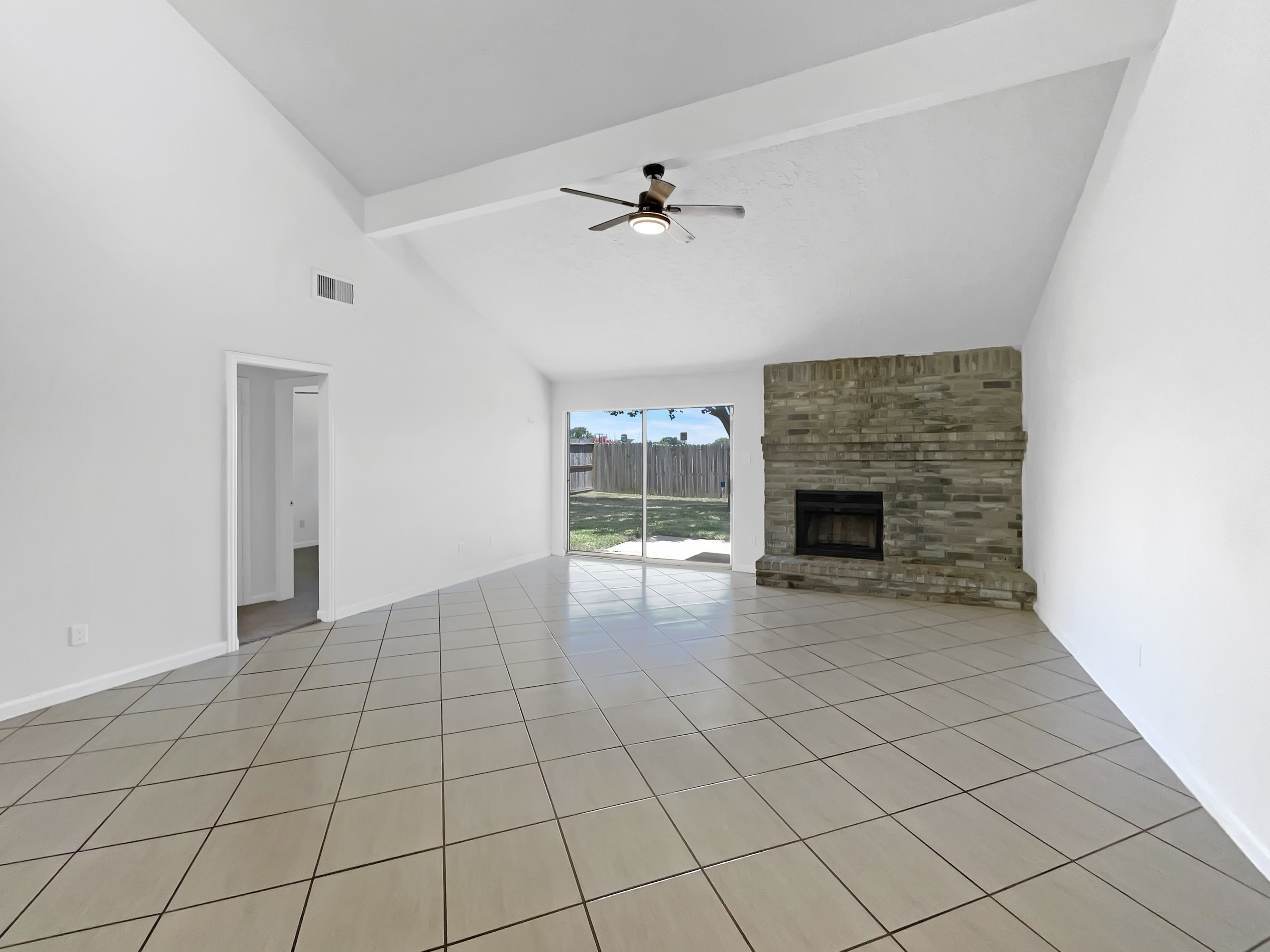 Photo 3 of 19 of 6214 Clayridge Dr, Houston, TX