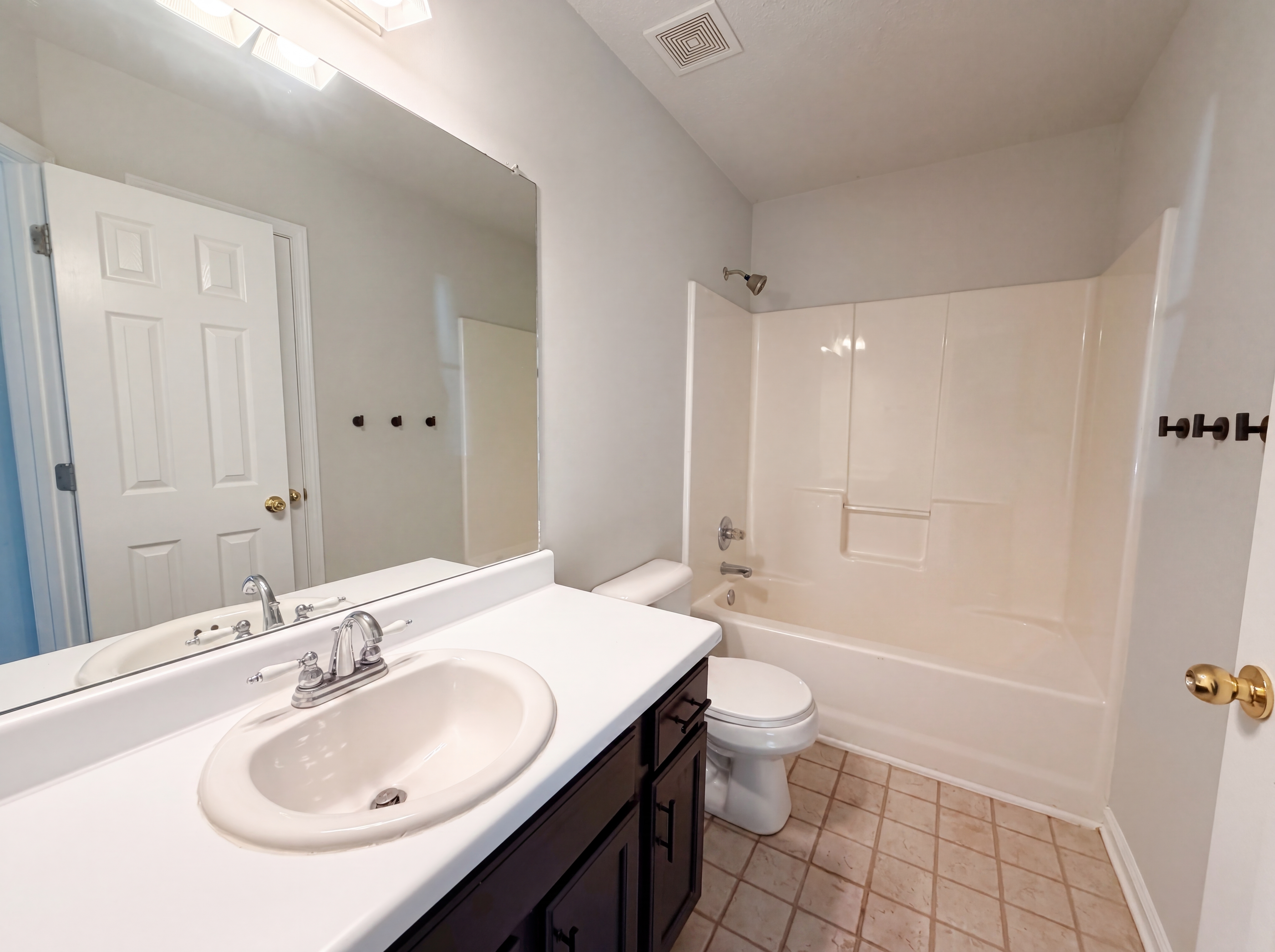 Photo 15 of 24 of 1688 Cedar Springs Cir, Clarksville, TN