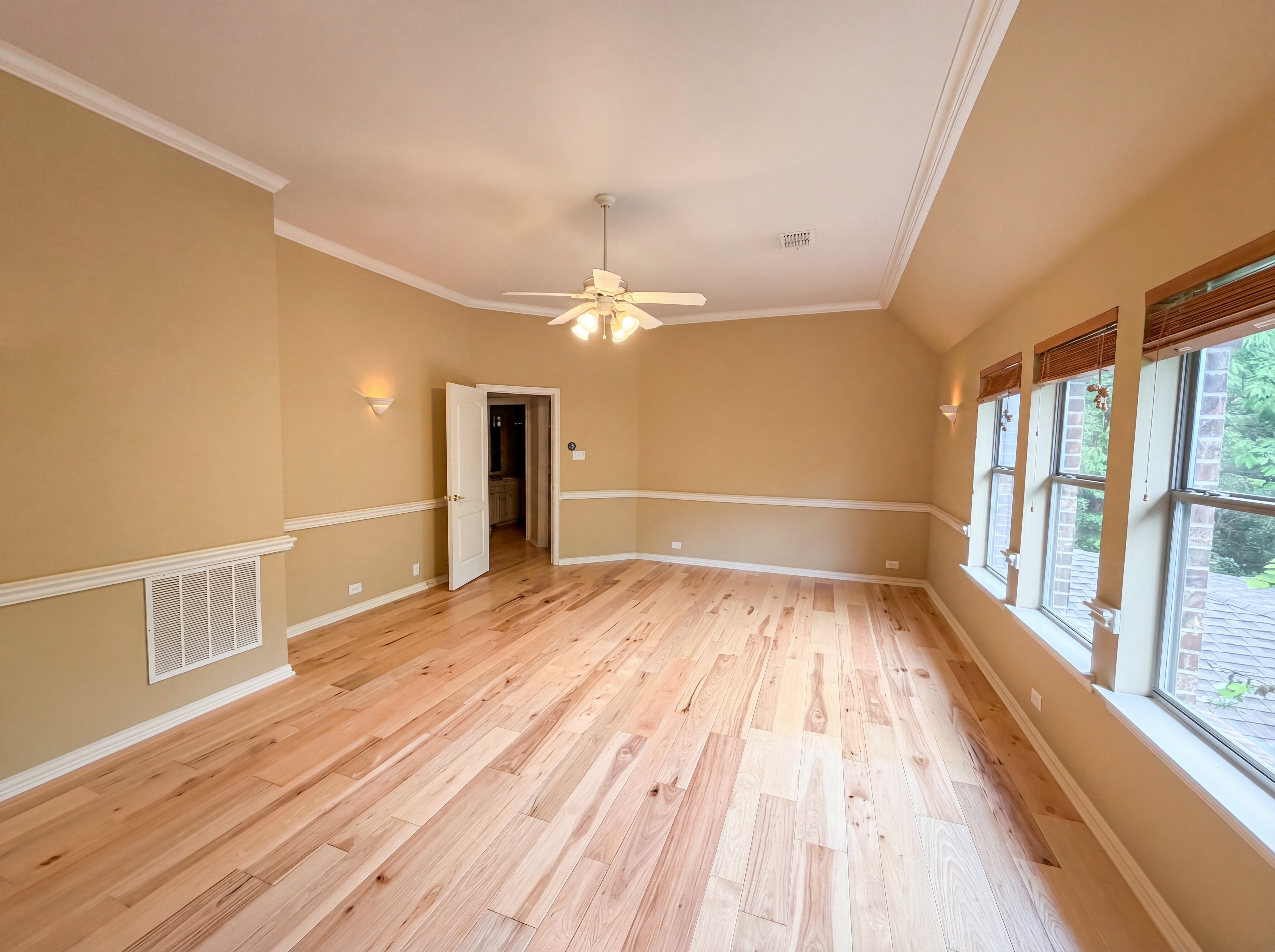 Photo 19 of 29 of 1309 Winding Brook Dr, Garland, TX