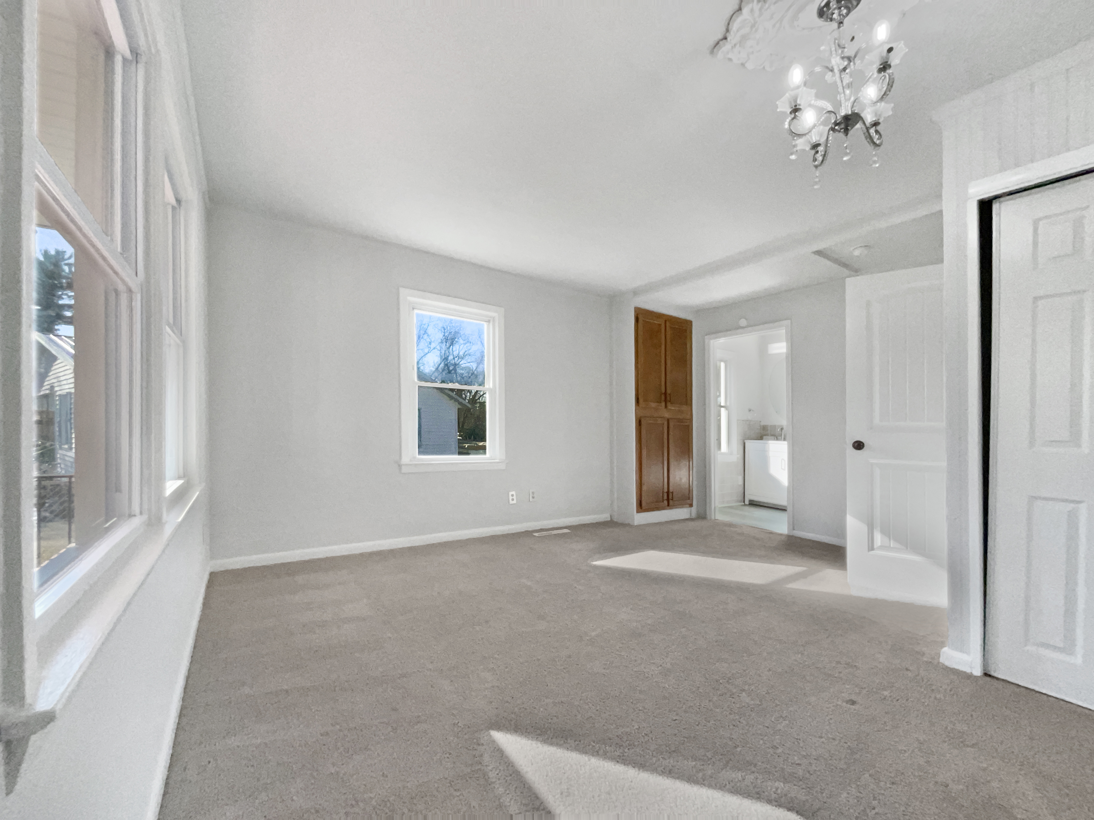 Photo 13 of 18 of 5142 Meadowbrook Dr, Fayetteville, NC