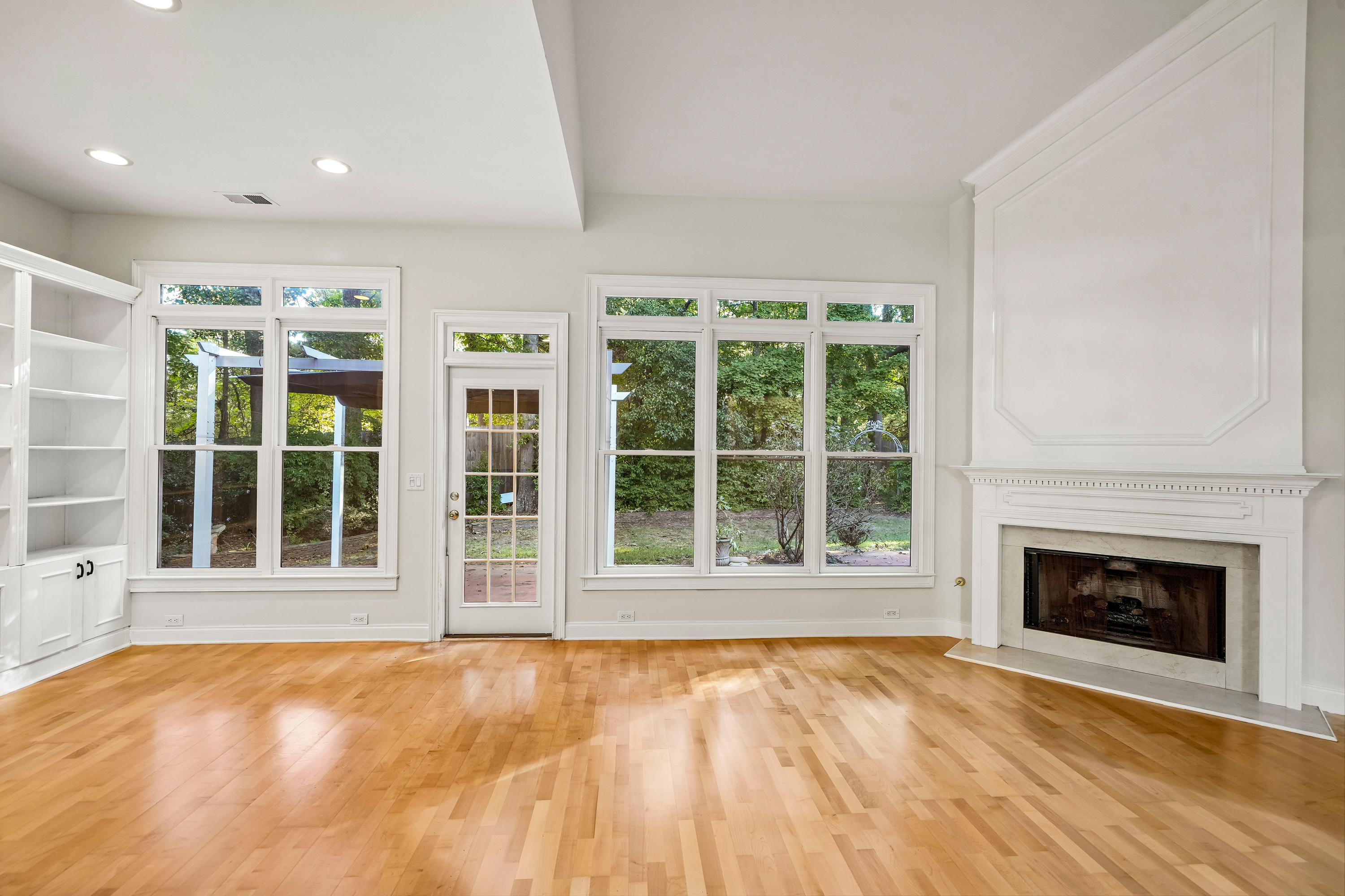 Photo 3 of 39 of 3054 Montclair Cir SE, Smyrna, GA