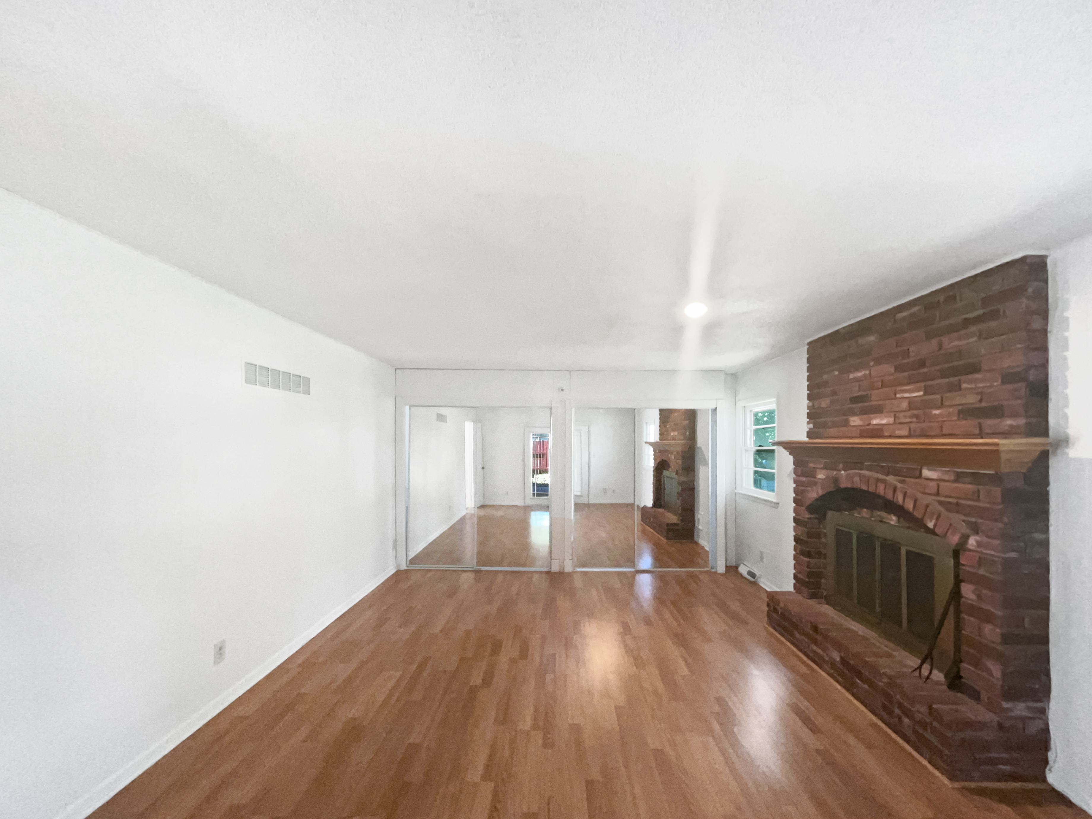 Photo 11 of 24 of 4958 N Lister Ave, Kansas City, MO