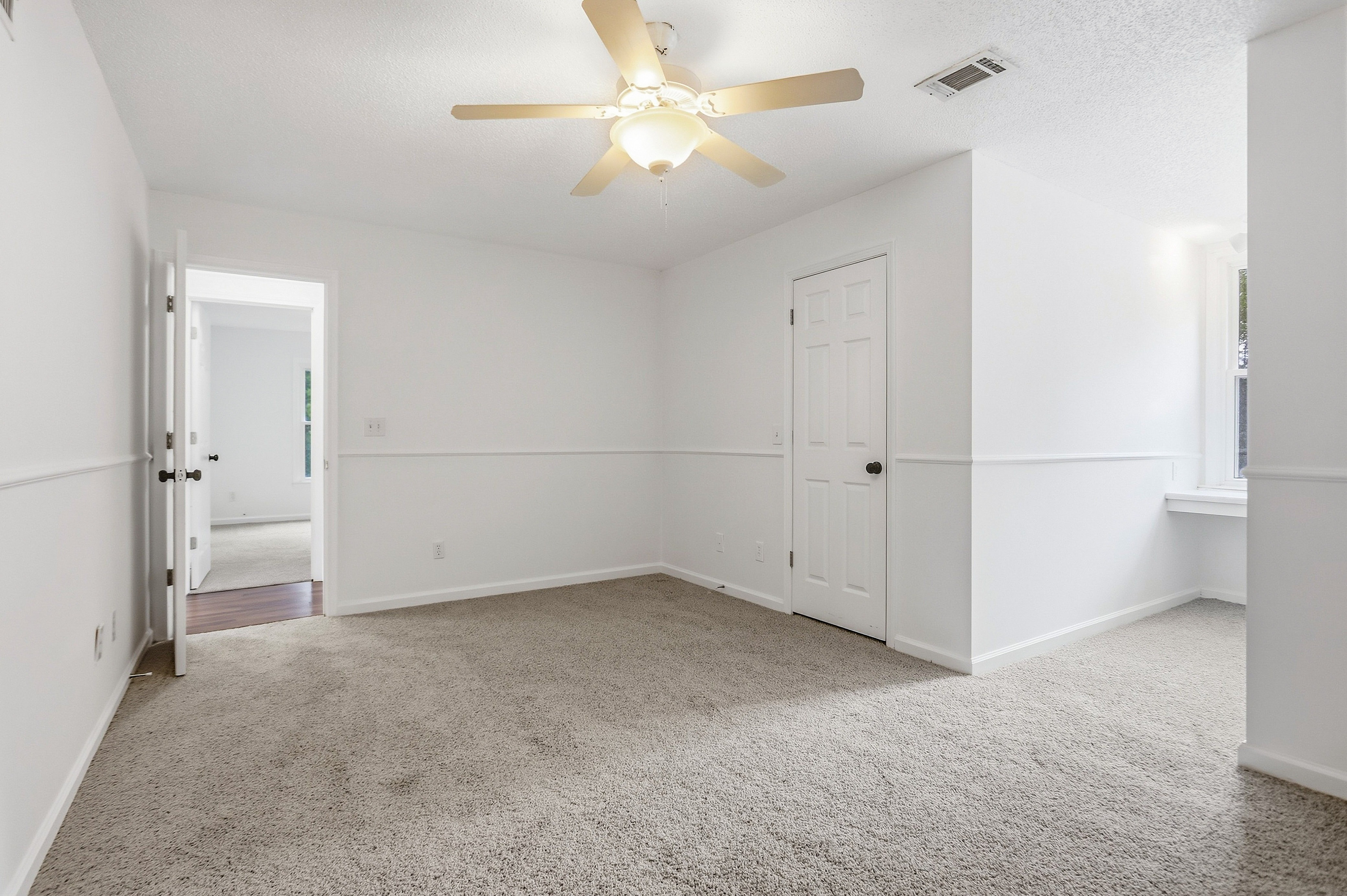Photo 16 of 40 of 1025 Crown Corners Dr, McDonough, GA