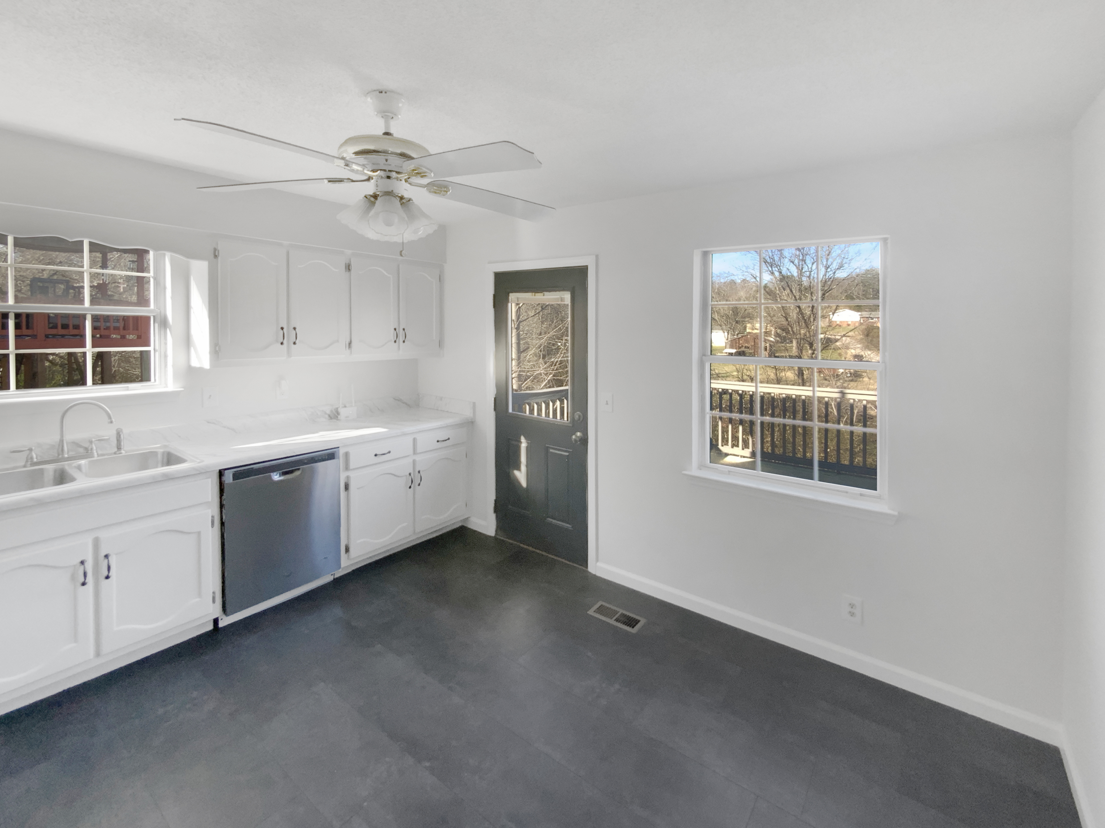 Photo 11 of 23 of 7511 Irongate Dr, Hixson, TN