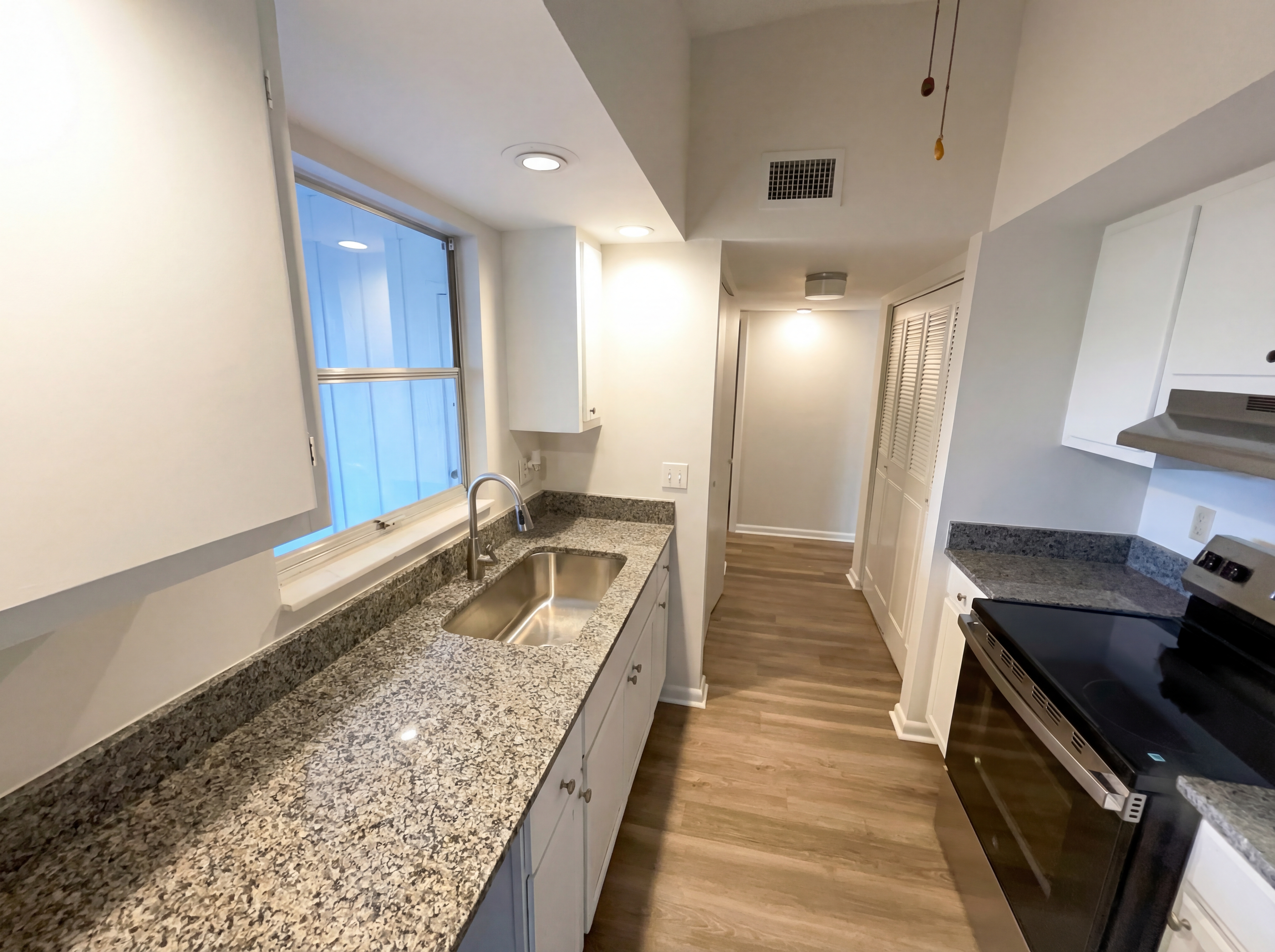 Photo 10 of 26 of 141 SE Calmoso Dr, Port Saint Lucie, FL