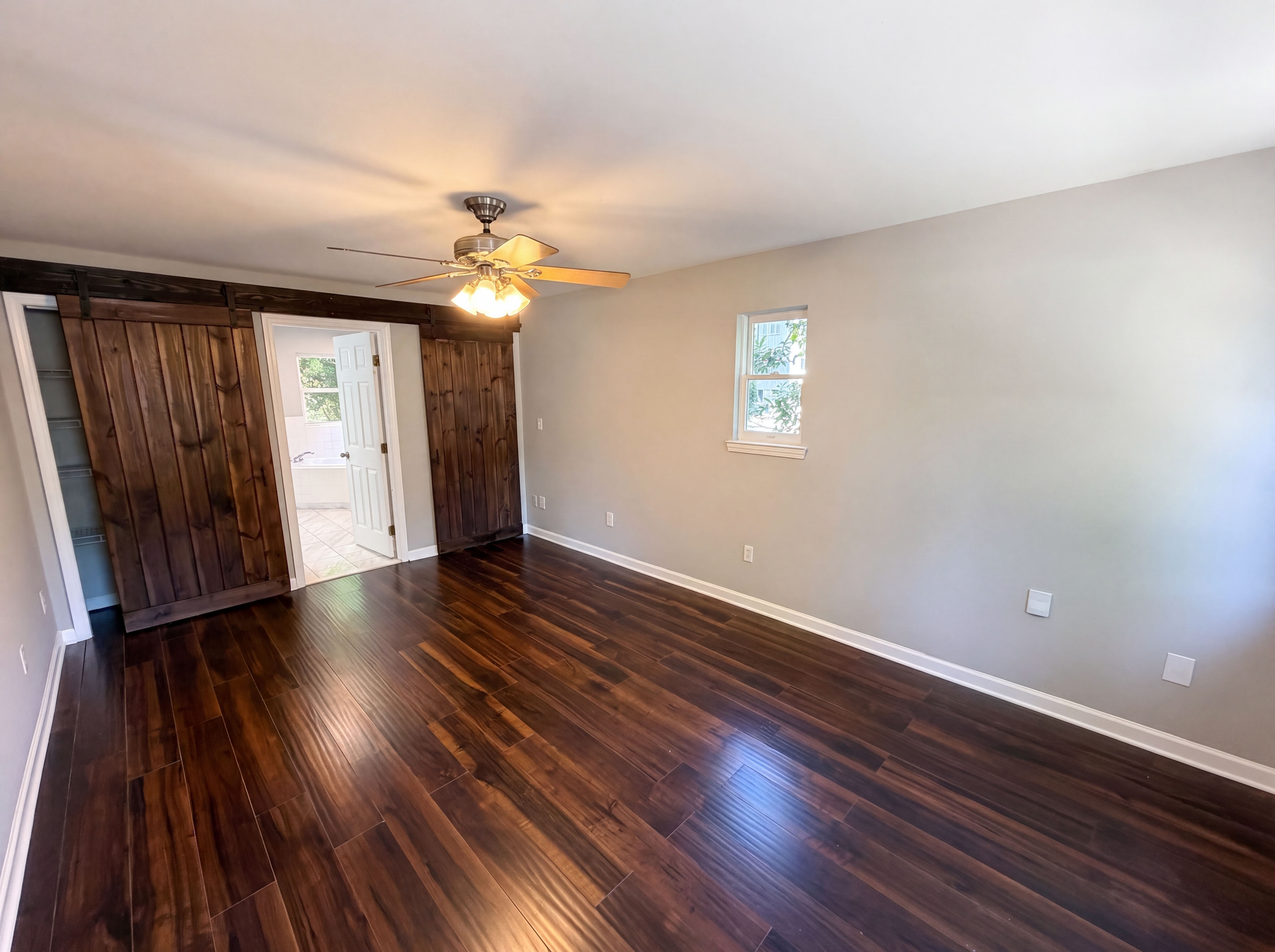 Photo 4 of 31 of 1322 Carolyn Dr, Charlotte, NC