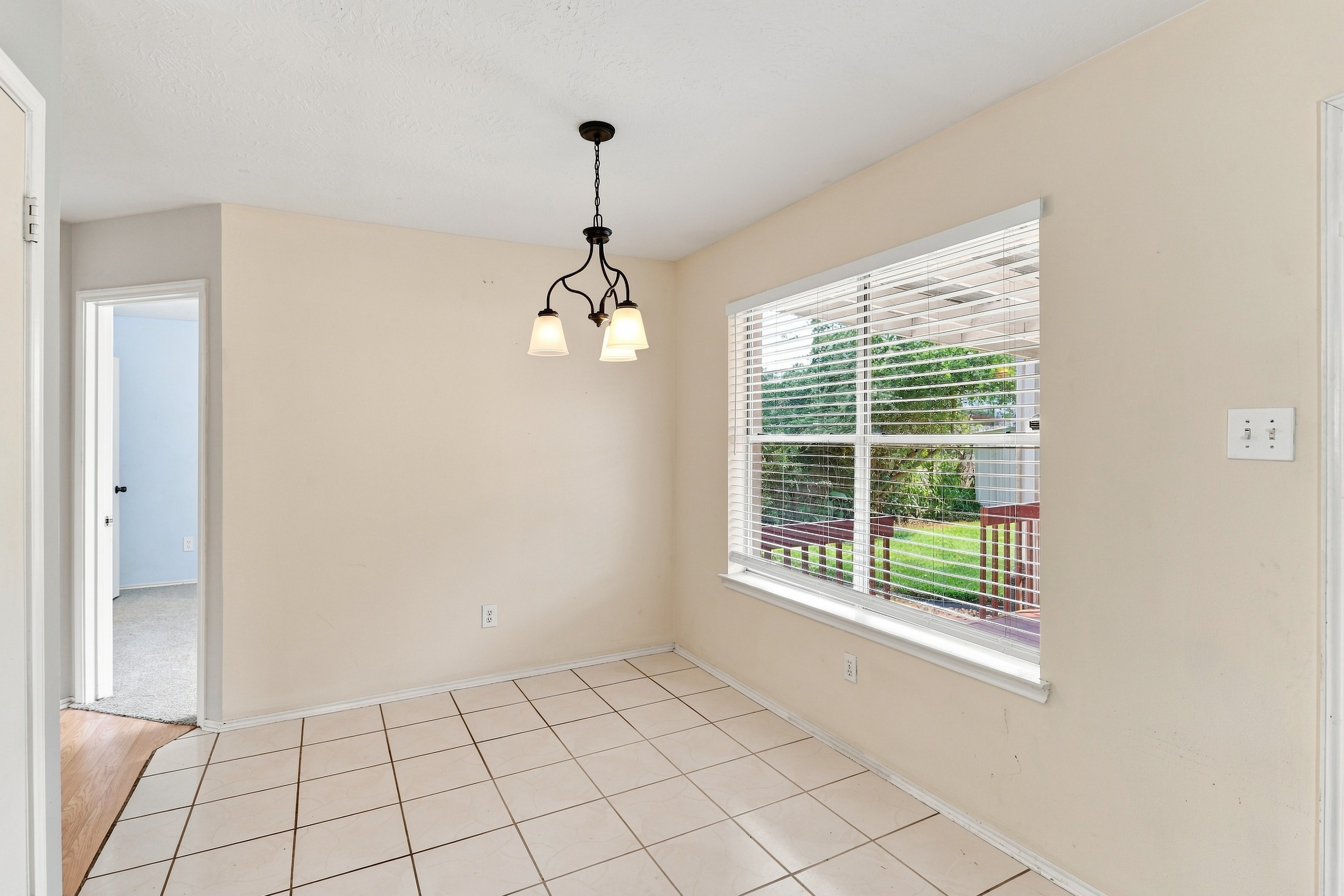 Photo 8 of 26 of 22906 Sherioaks Ln, Spring, TX