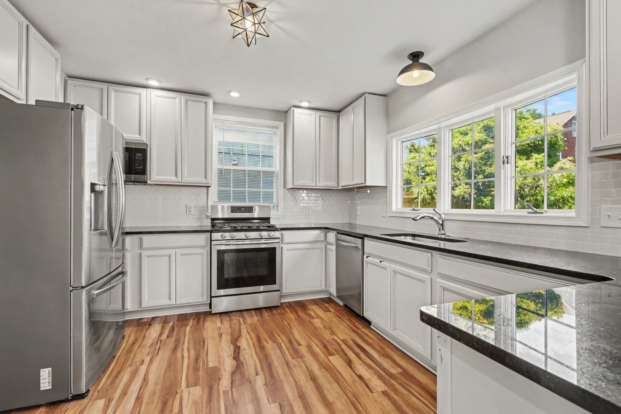 Photo 6 of 19 of 411 7th St, Fairport Harbor, OH