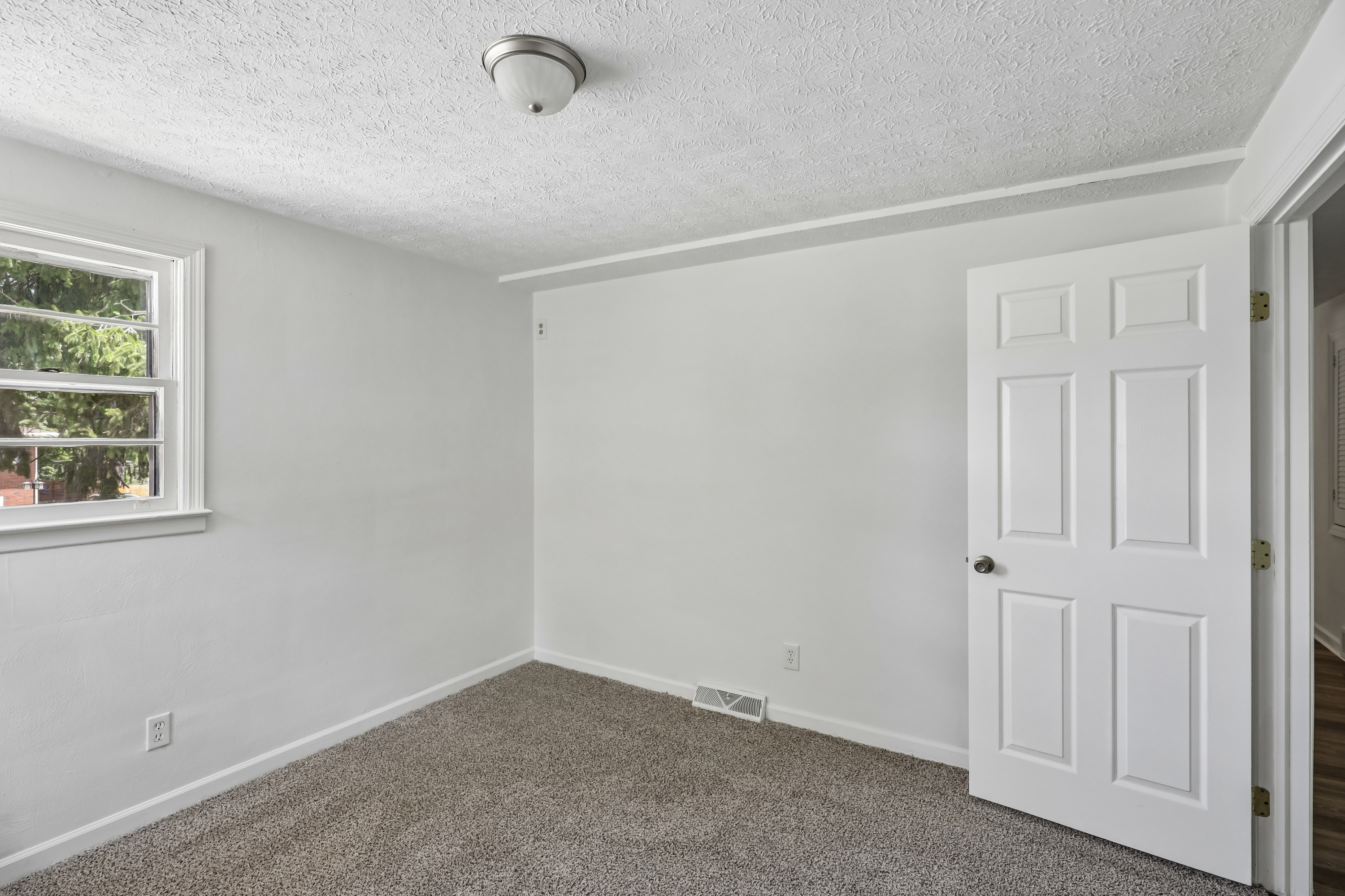 Photo 17 of 47 of 1332 Cloverfield Ave, Dayton, OH