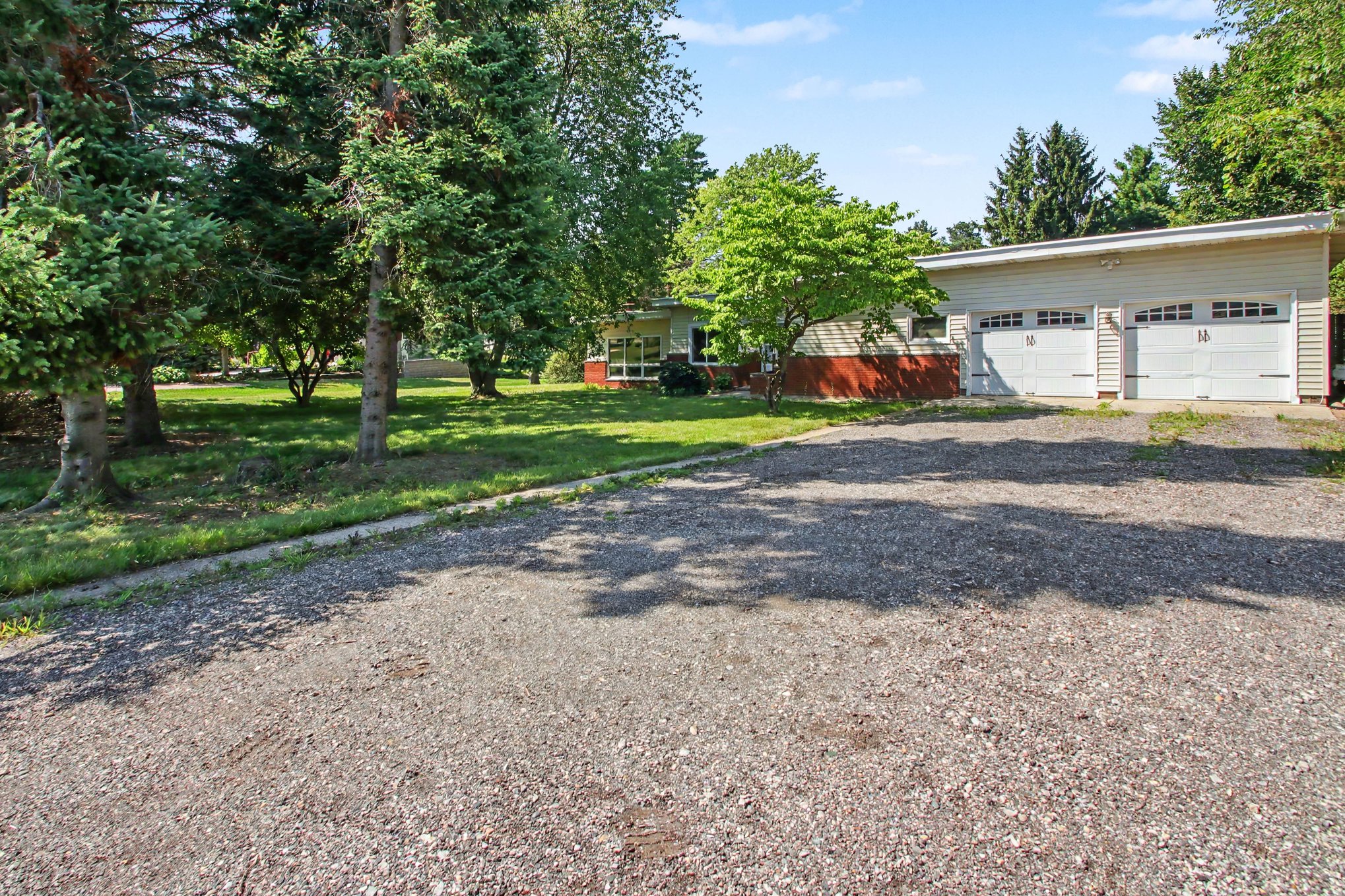 Photo 18 of 23 of 7800 W Sharpe Rd, Fowlerville, MI