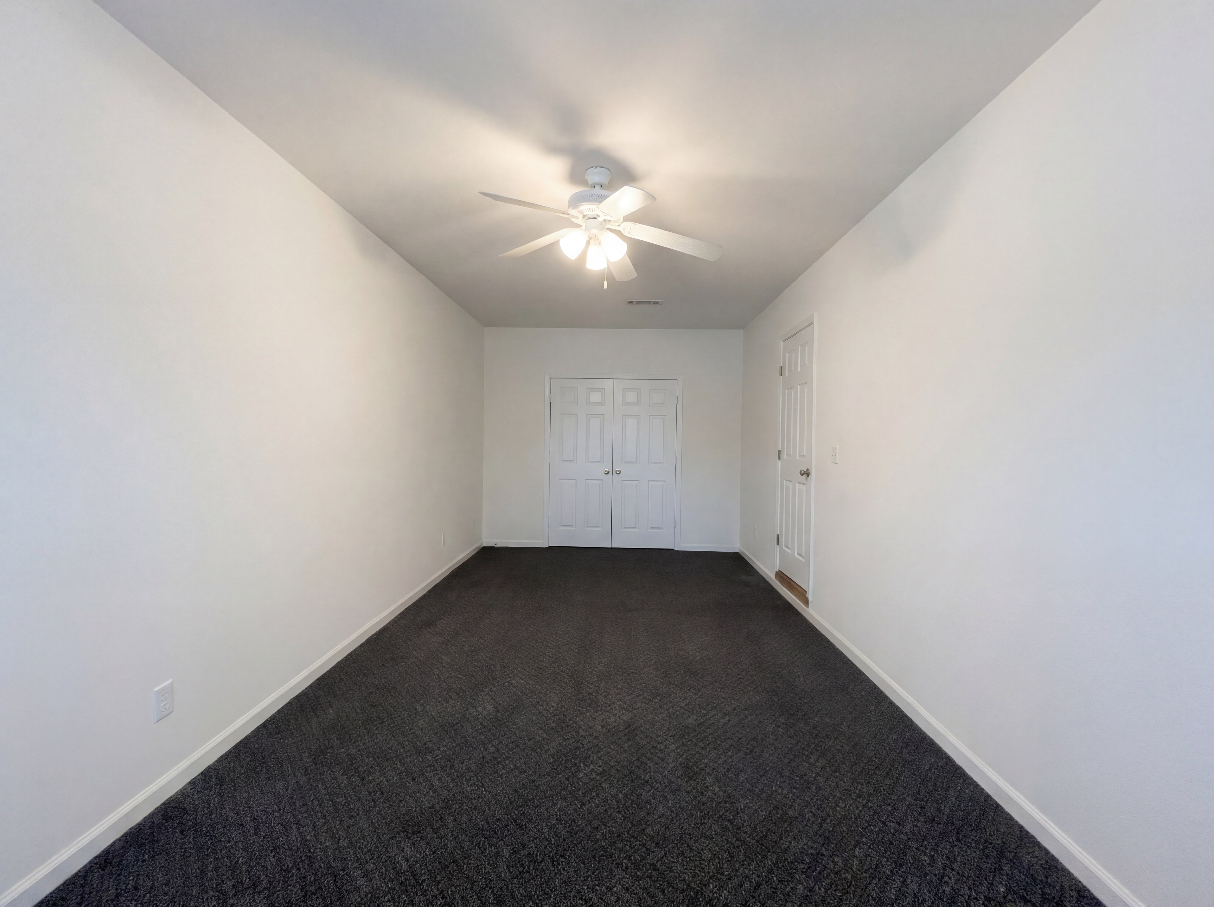 Photo 12 of 31 of 5328 Ridge Forest Dr, Stone Mountain, GA