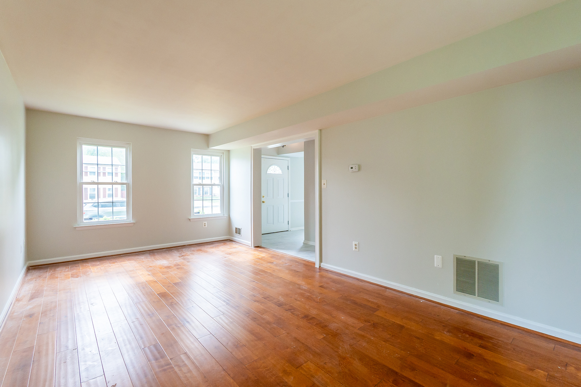 Photo 3 of 23 of 14281 Princedale Dr, Woodbridge, VA