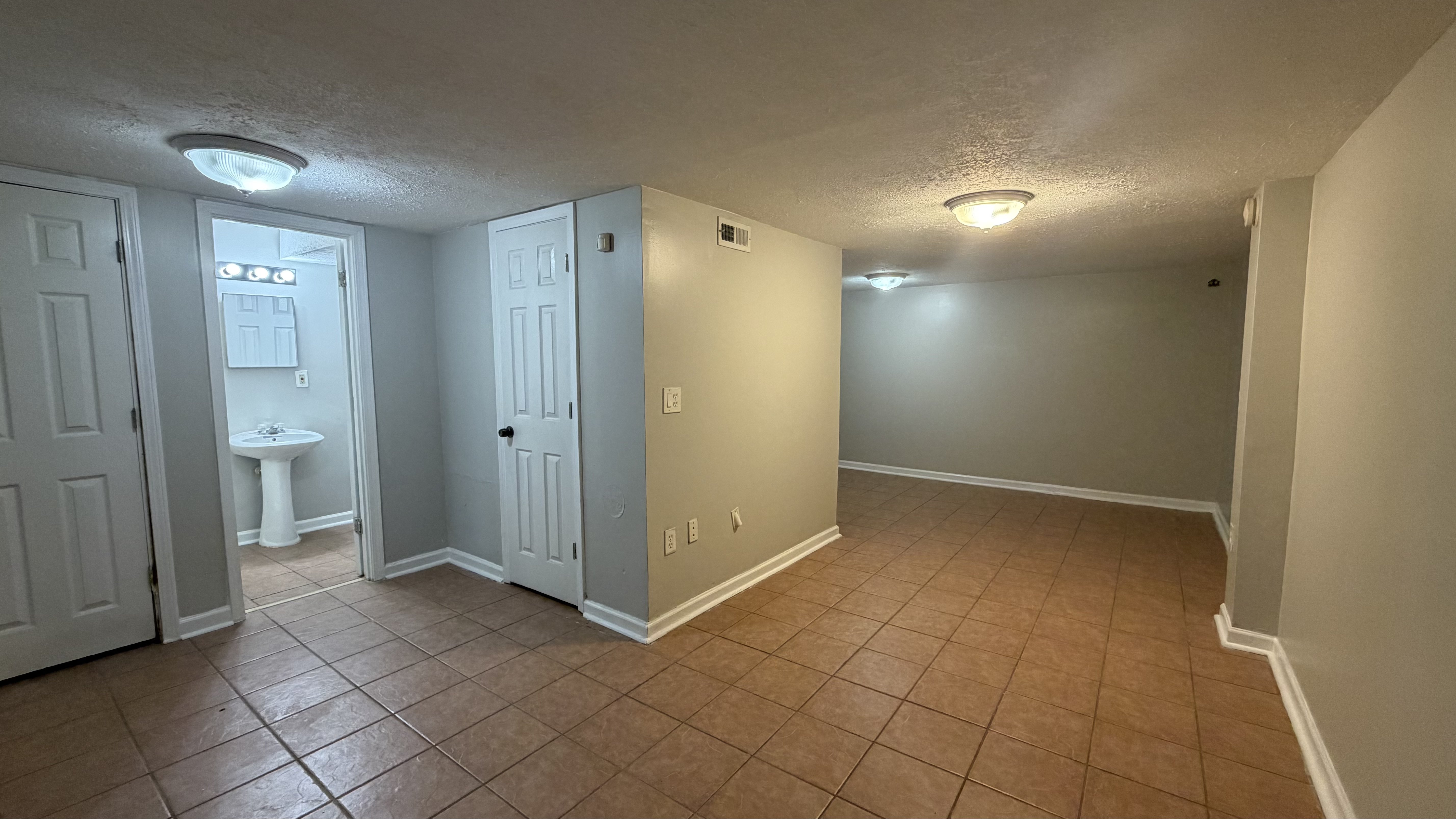 Photo 18 of 24 of 6977 Flagstone Dr, Austell, GA