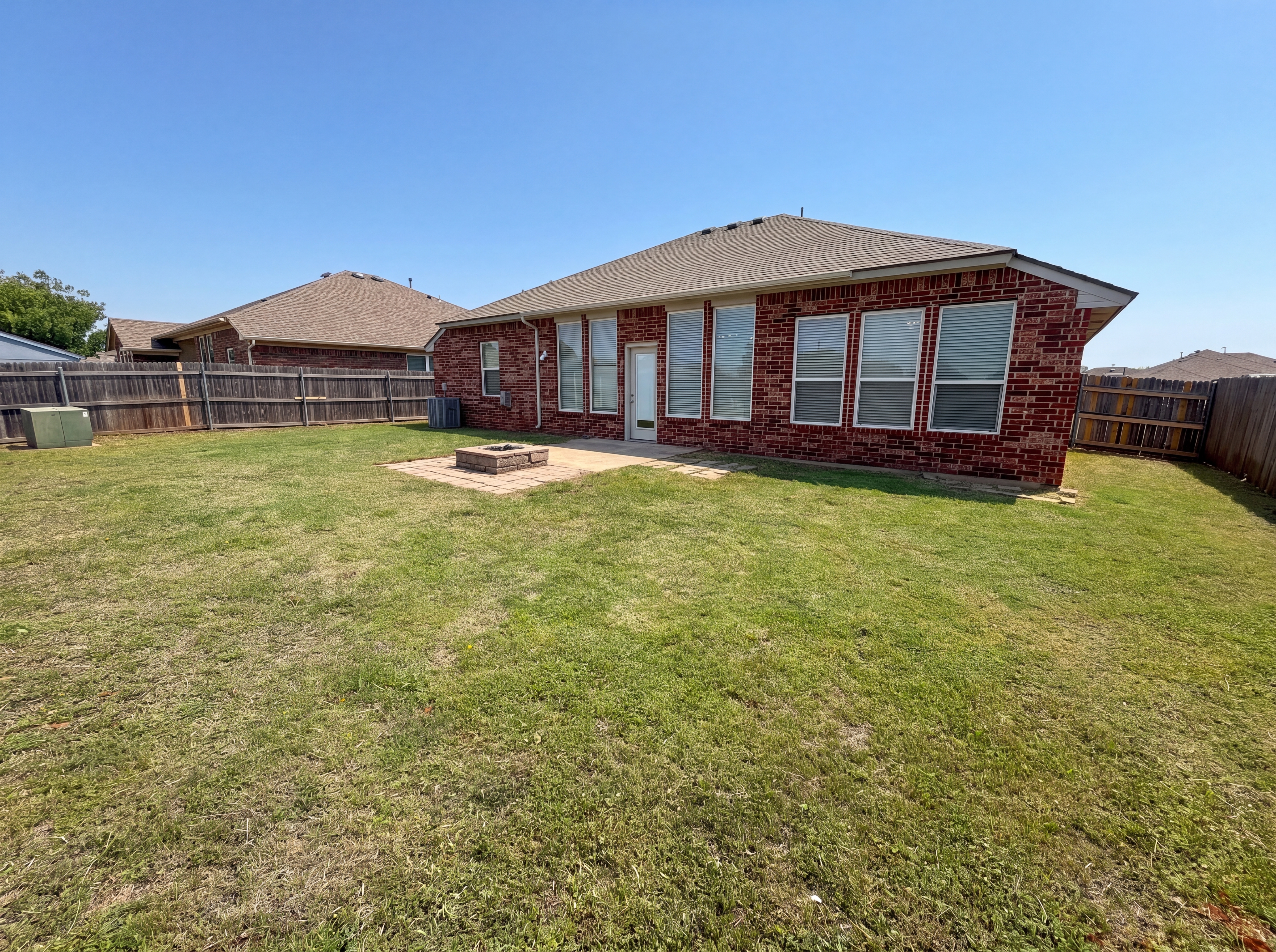 Photo 5 of 16 of 613 Applewood St, Moore, OK