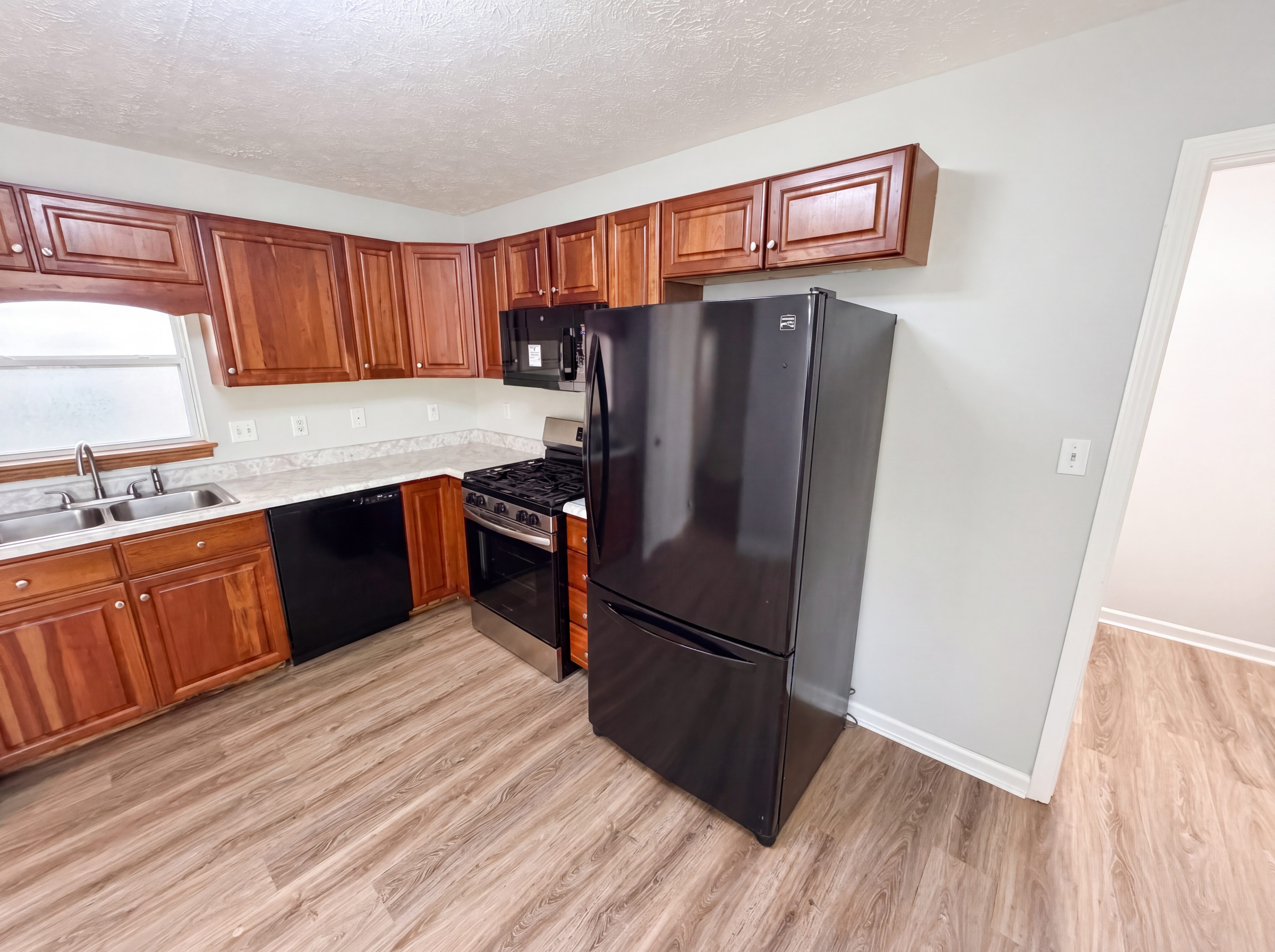 Photo 2 of 20 of 2027 Ferdinand Ct, Indianapolis, IN