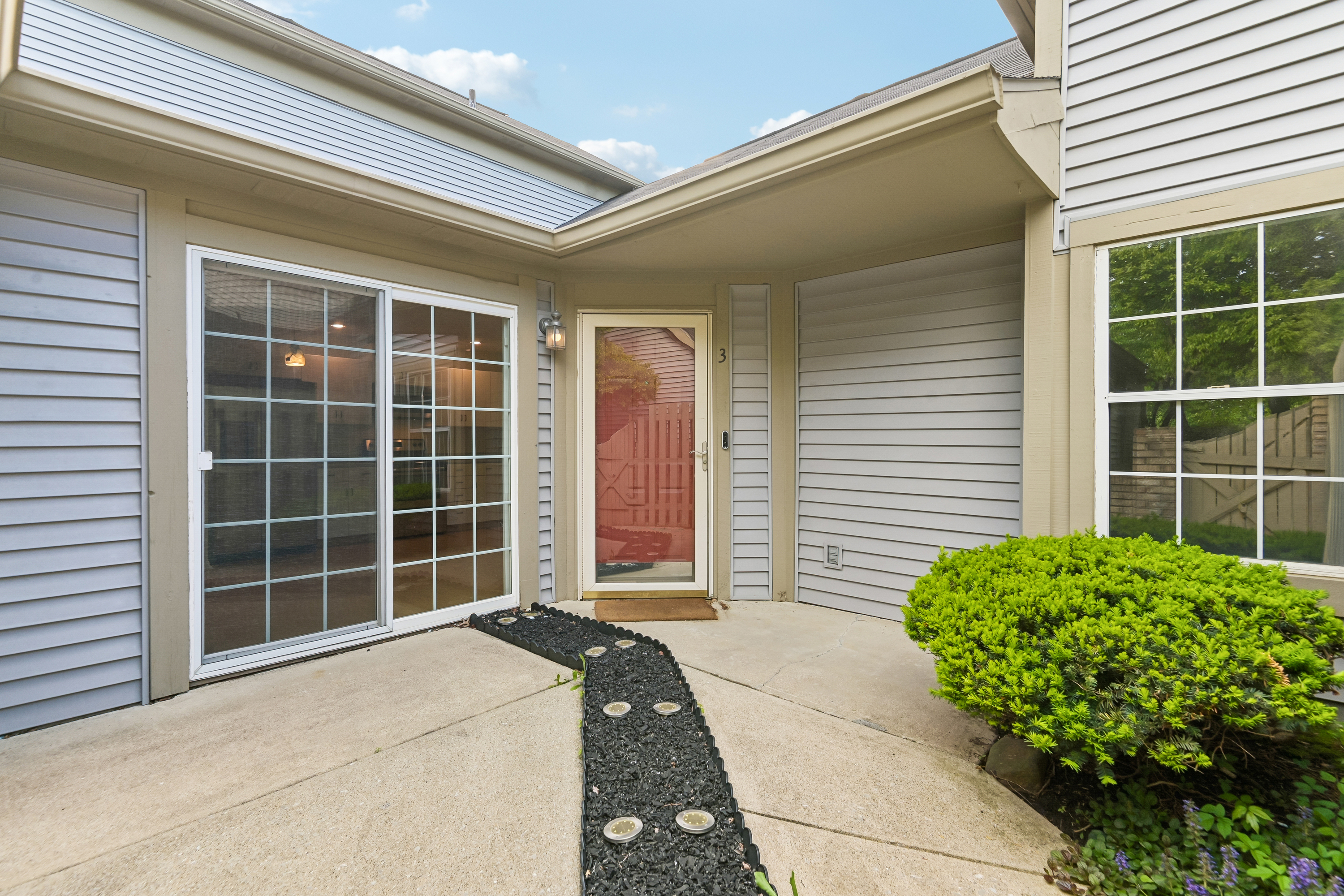 Photo 12 of 42 of 3711 Magenta Ln, Indianapolis, IN