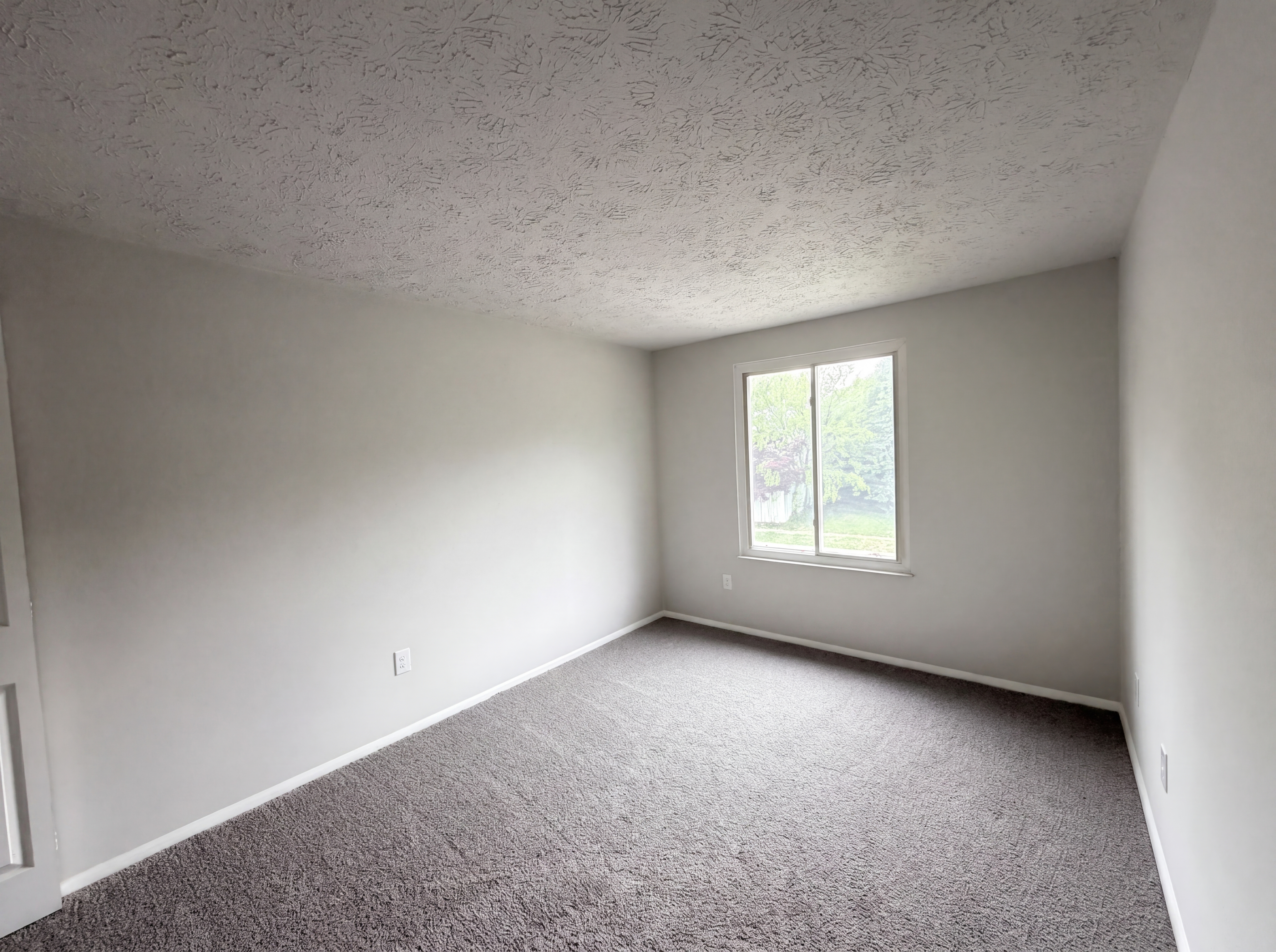 Photo 10 of 18 of 918 Bremerton Dr, Indianapolis, IN
