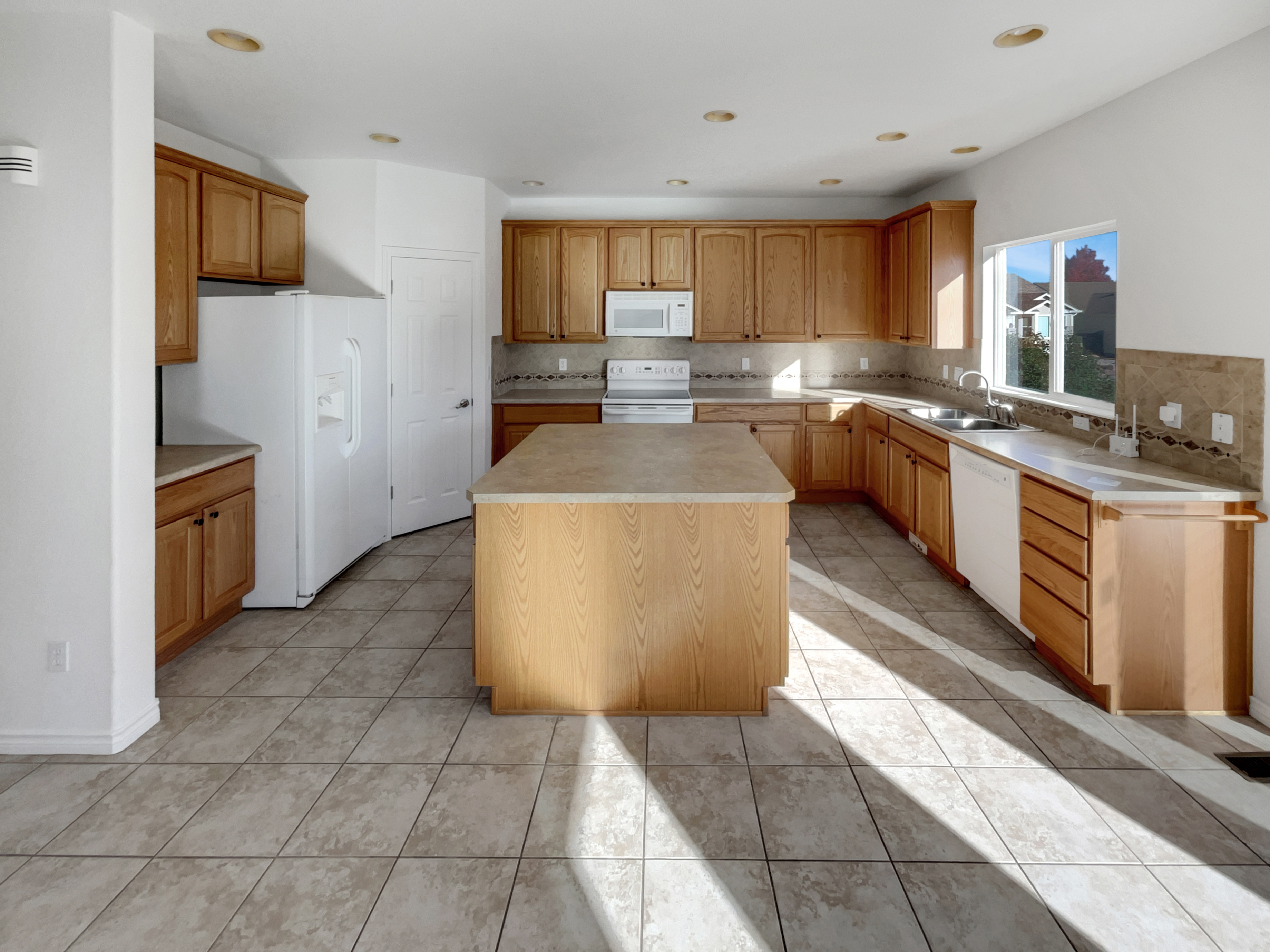 Photo 6 of 30 of 4669 Desert Varnish Dr, Colorado Springs, CO