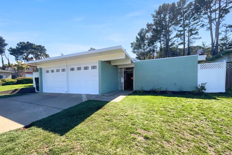 Property photo 1 of 2361 Oakmont Dr