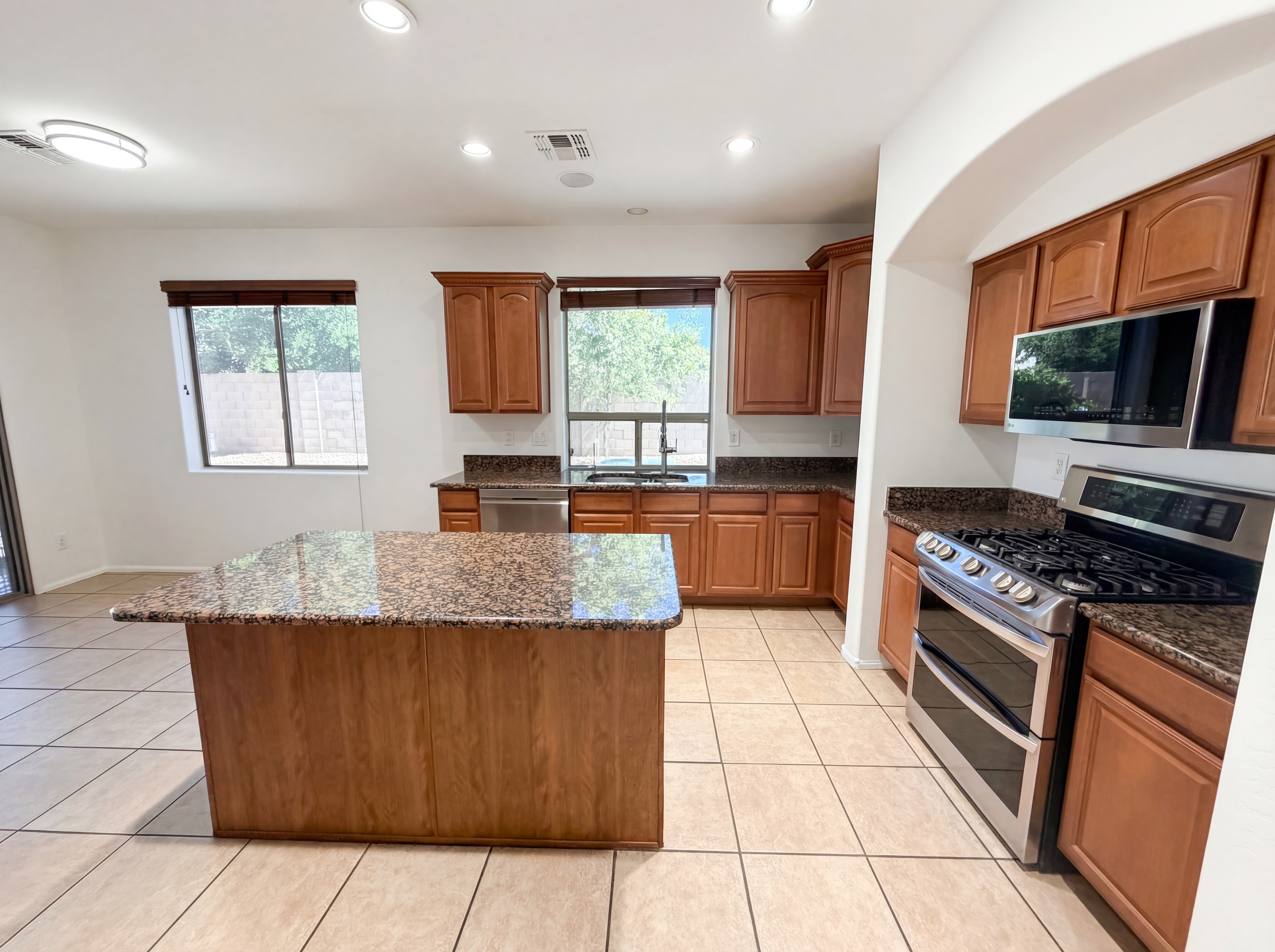 Photo 2 of 39 of 2634 E Ridge Creek Rd, Phoenix, AZ