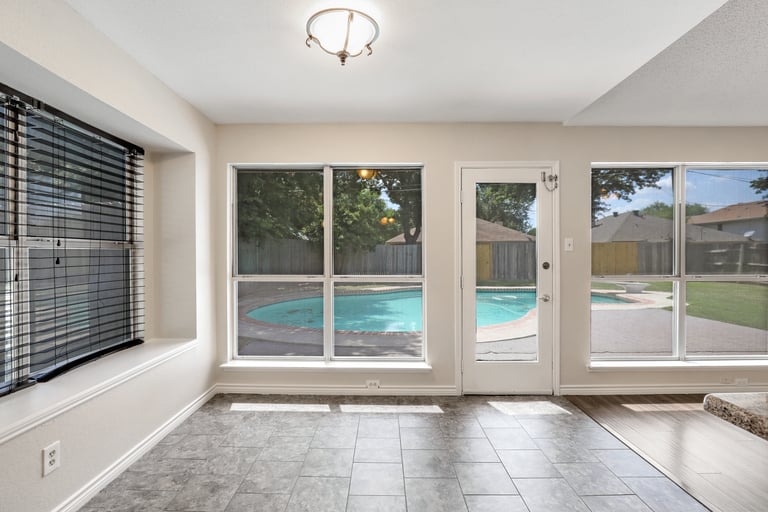 Photo 3 of 22 - 6312 Brookmont Ct, Arlington, TX 76018