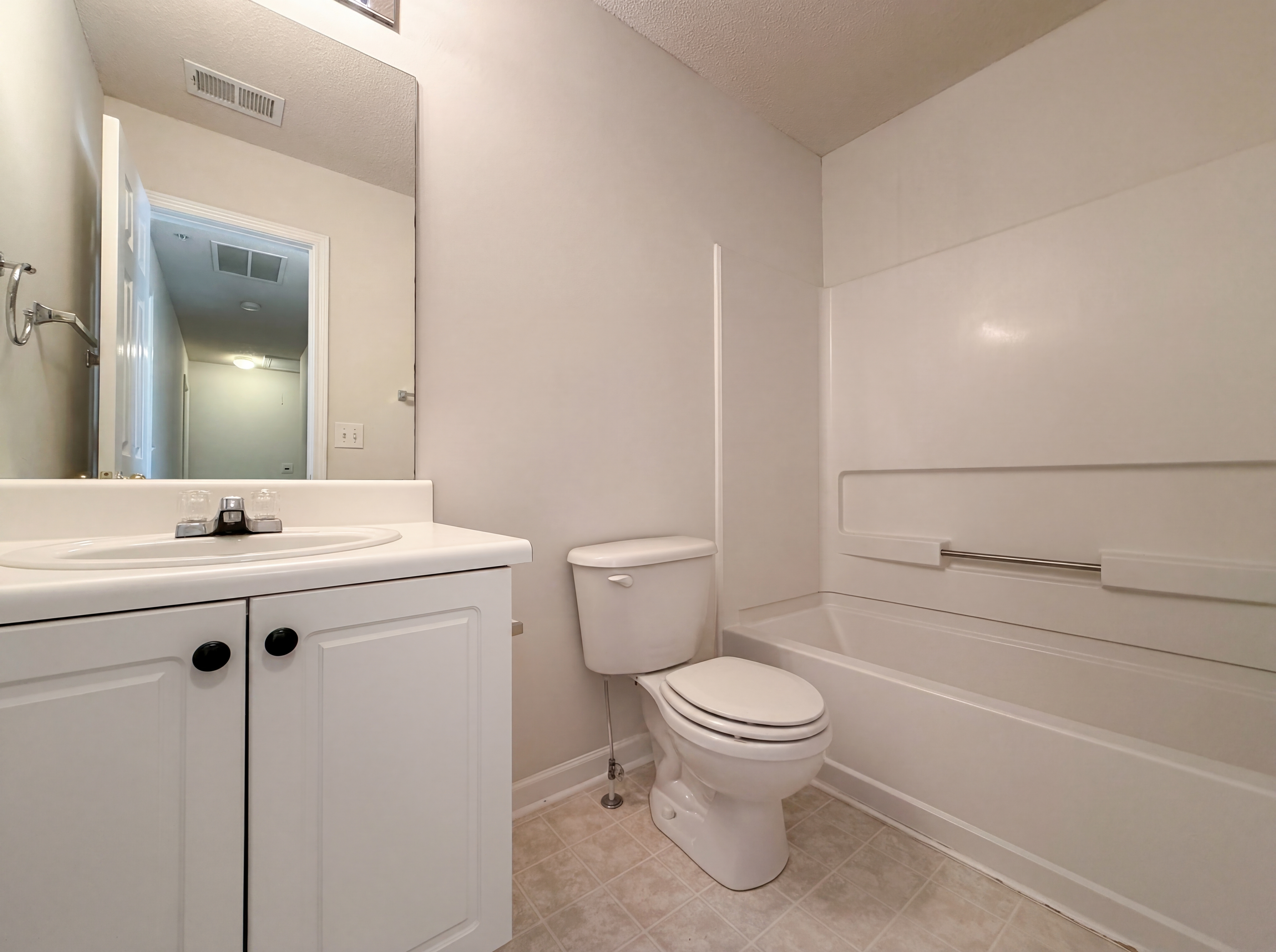 Photo 18 of 25 of 172 Watercress Ct, Stockbridge, GA