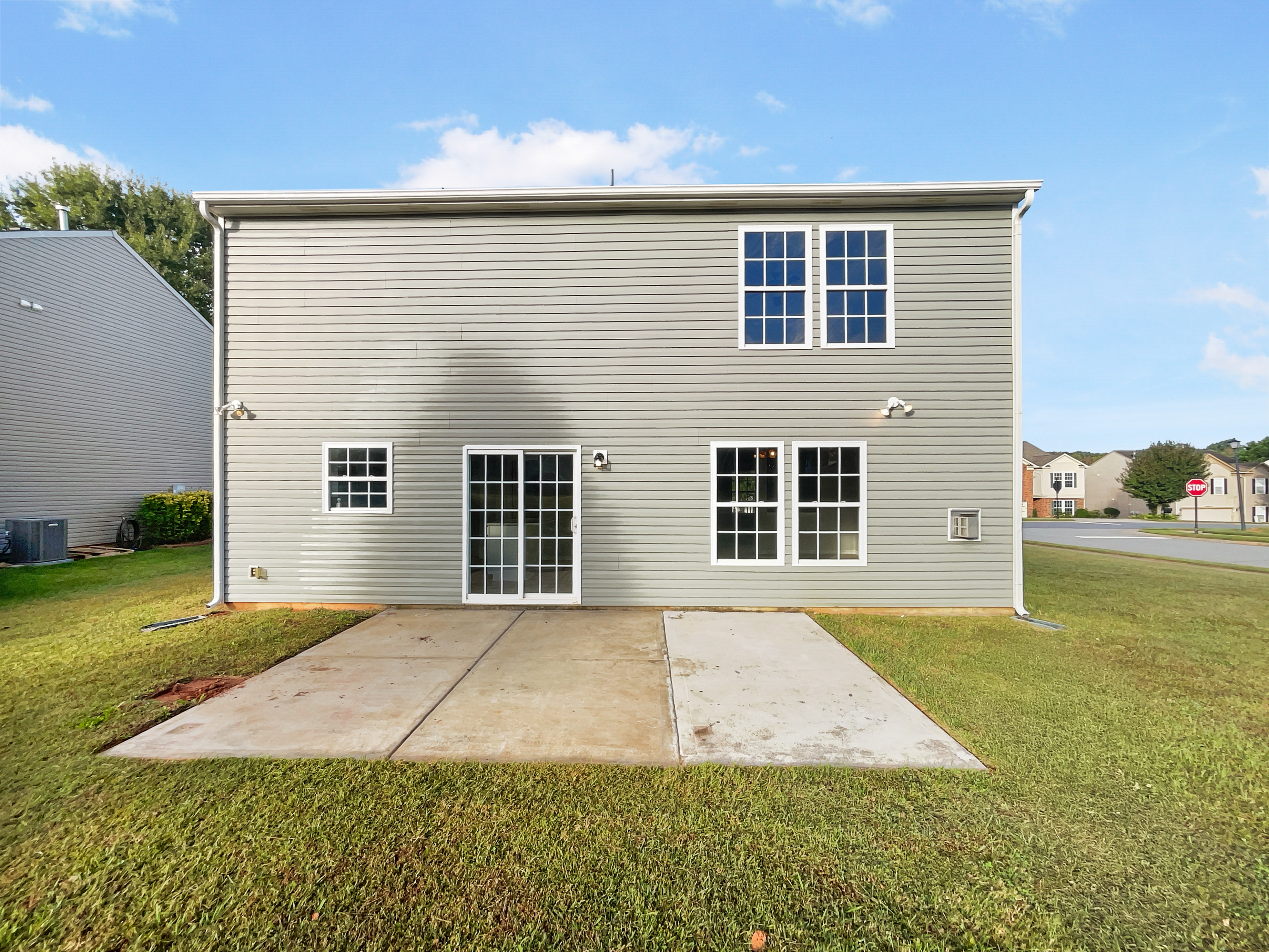 Photo 8 of 23 of 152 Farm Springs Dr, Mount Holly, NC