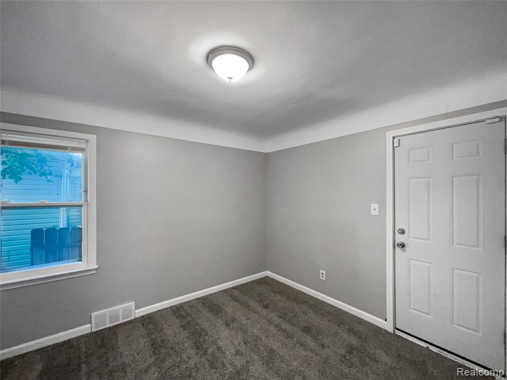 Photo 12 of 24 of 18067 Rosetta Ave, Eastpointe, MI