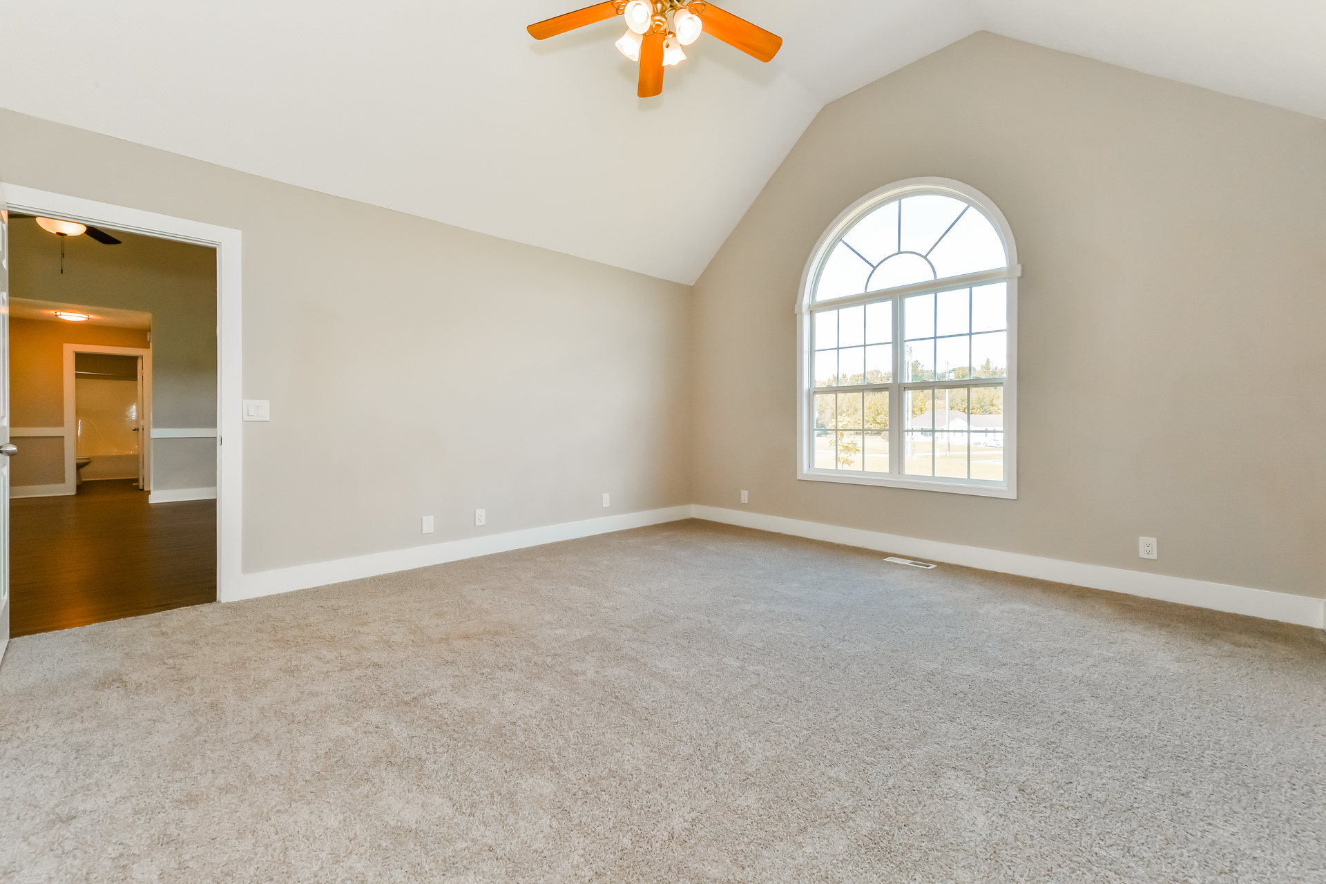 Photo 4 of 21 of 340 Green Grass Way, Manchester, TN