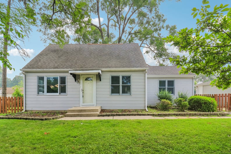 Property photo 1 of 4811 Roslyn Rd