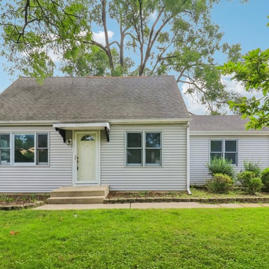 Property photo 1 of 4811 Roslyn Rd