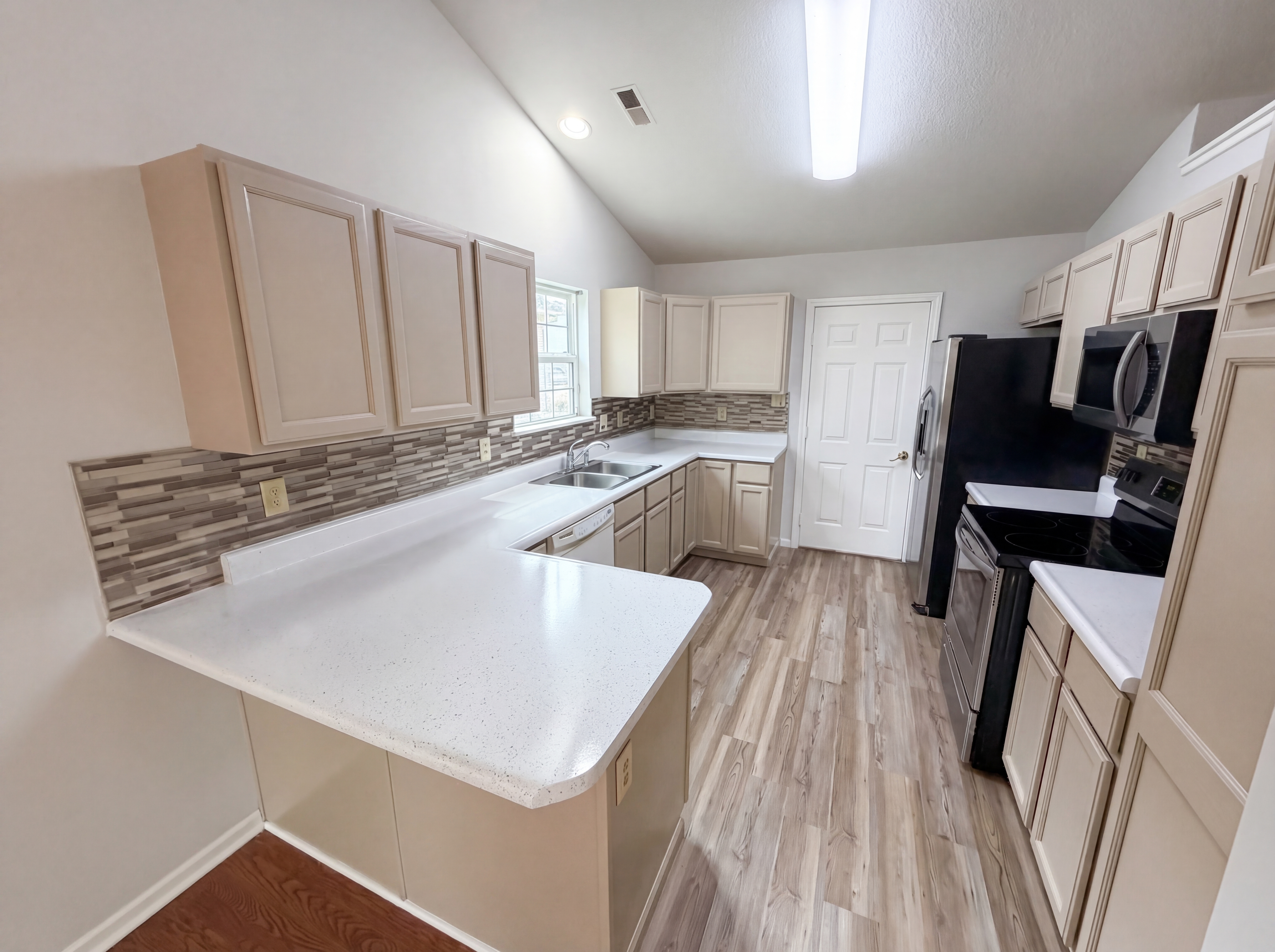 Photo 2 of 21 of 12839 Glengary Dr, Fishers, IN