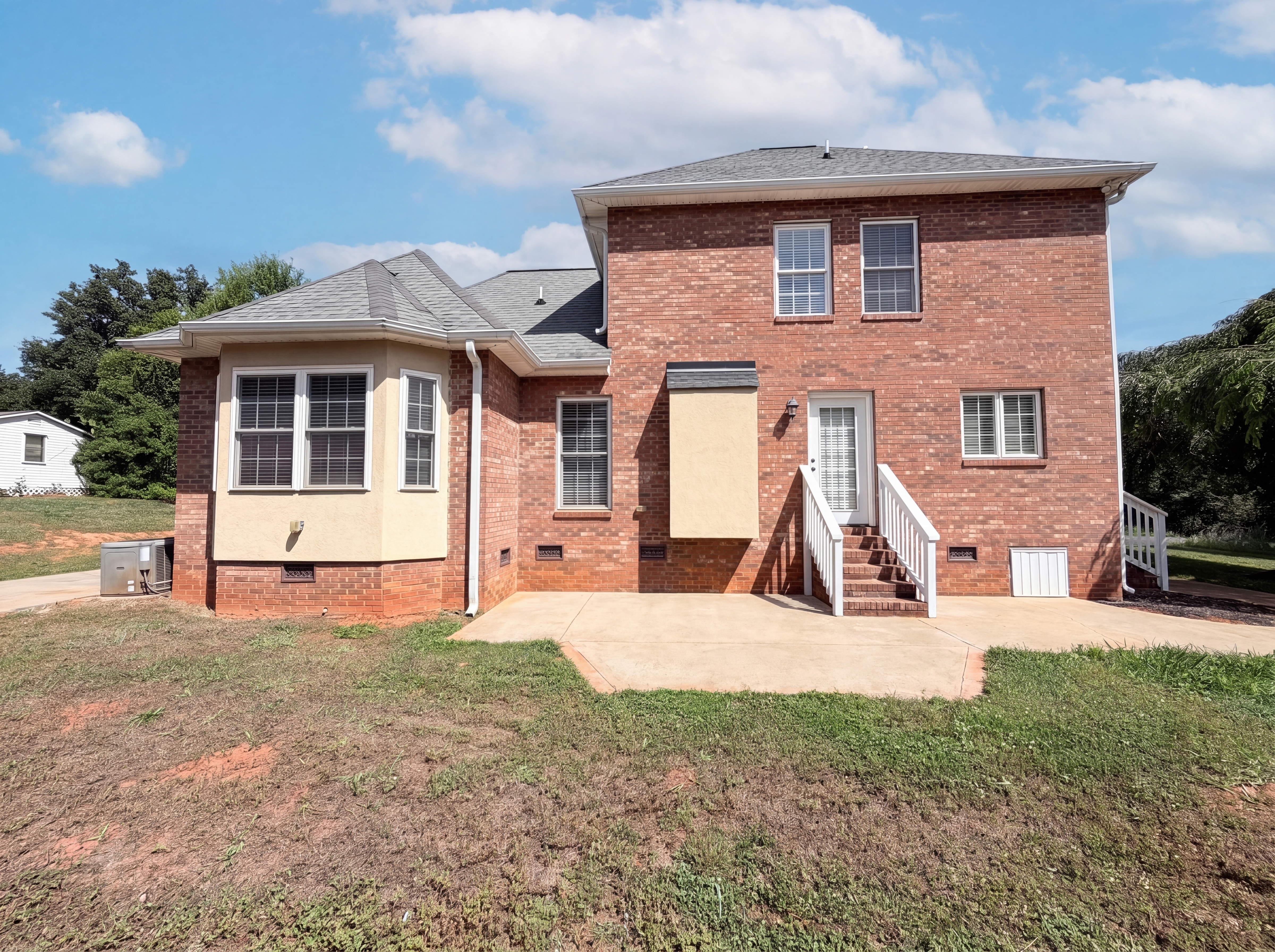 Photo 5 of 18 of 106 Woodfield Ln, Cherryville, NC