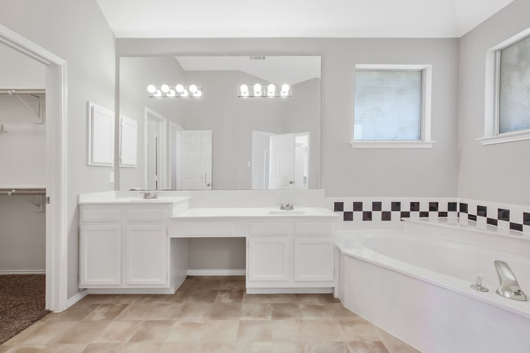 Photo 13 of 24 - 2825 Garden Oaks Pl, Grand Prairie, TX 75052