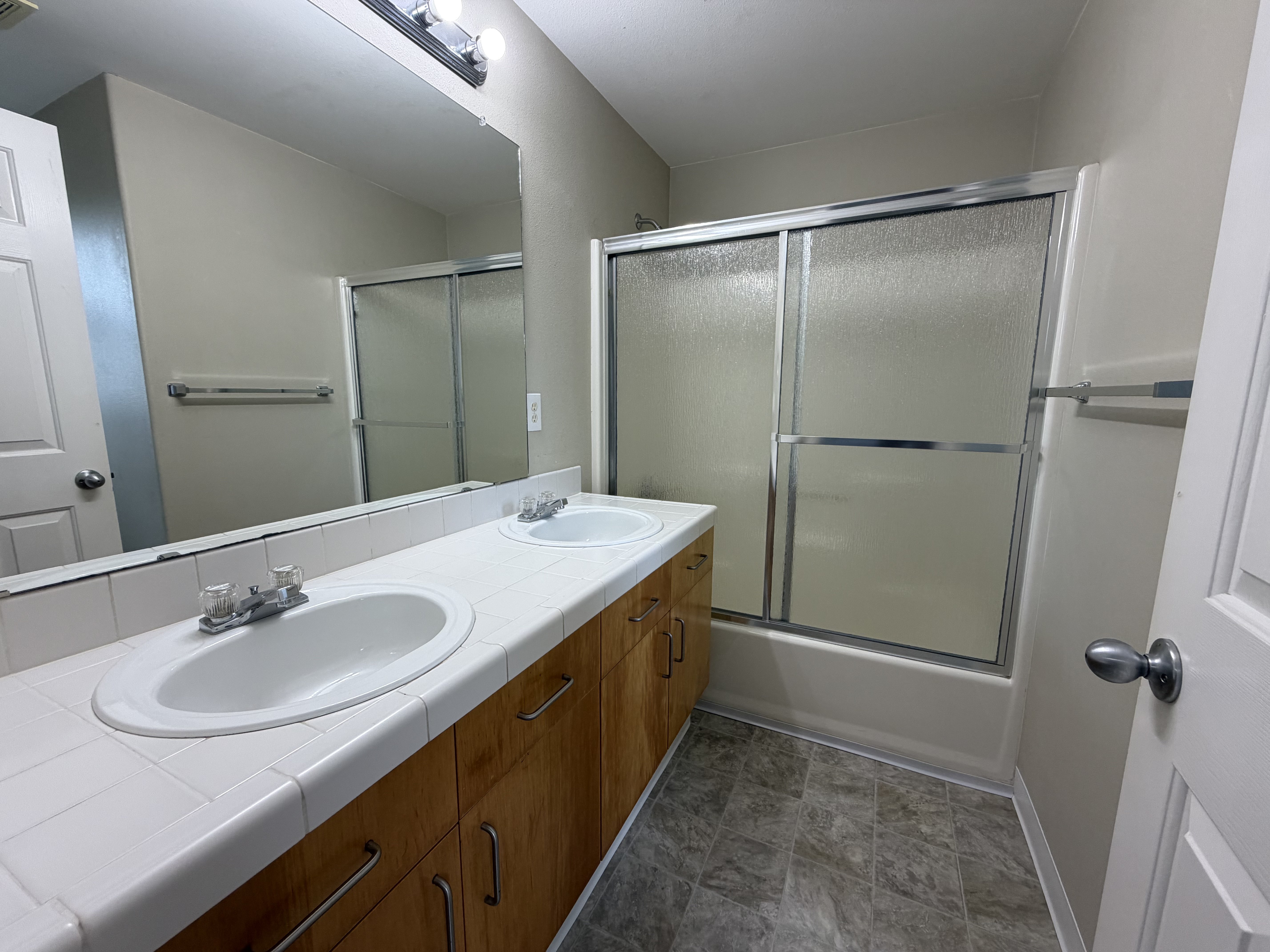 Photo 9 of 18 of 571 SW 207th Ave, Beaverton, OR