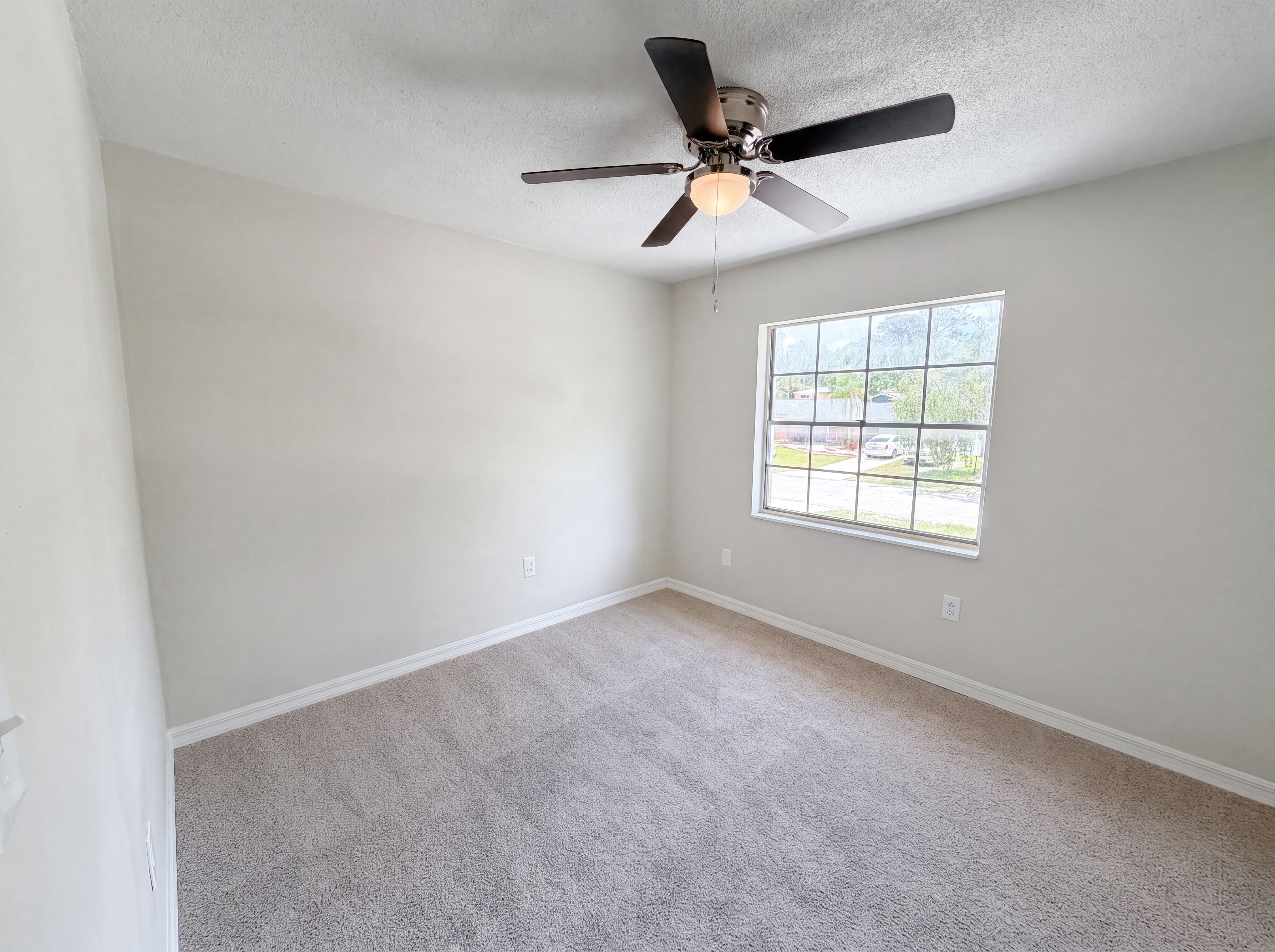 Photo 11 of 26 of 333 E Chelsea St, Deland, FL