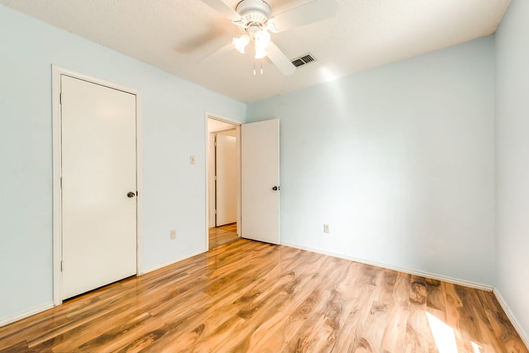 Photo 21 of 24 - 6913 Egan Way, Fort Worth, TX 76137