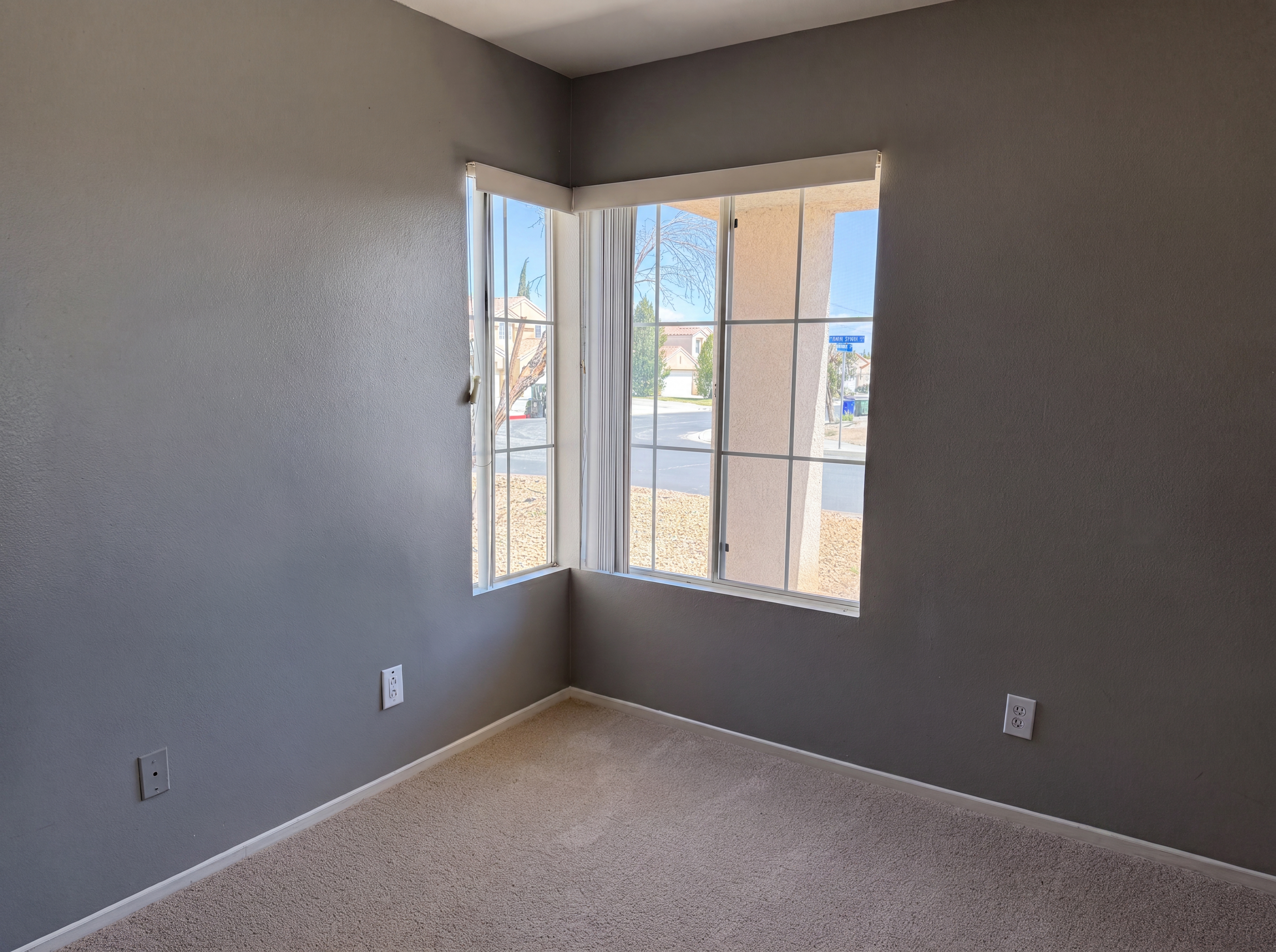 Photo 6 of 18 of 13577 Monterey Way, Victorville, CA