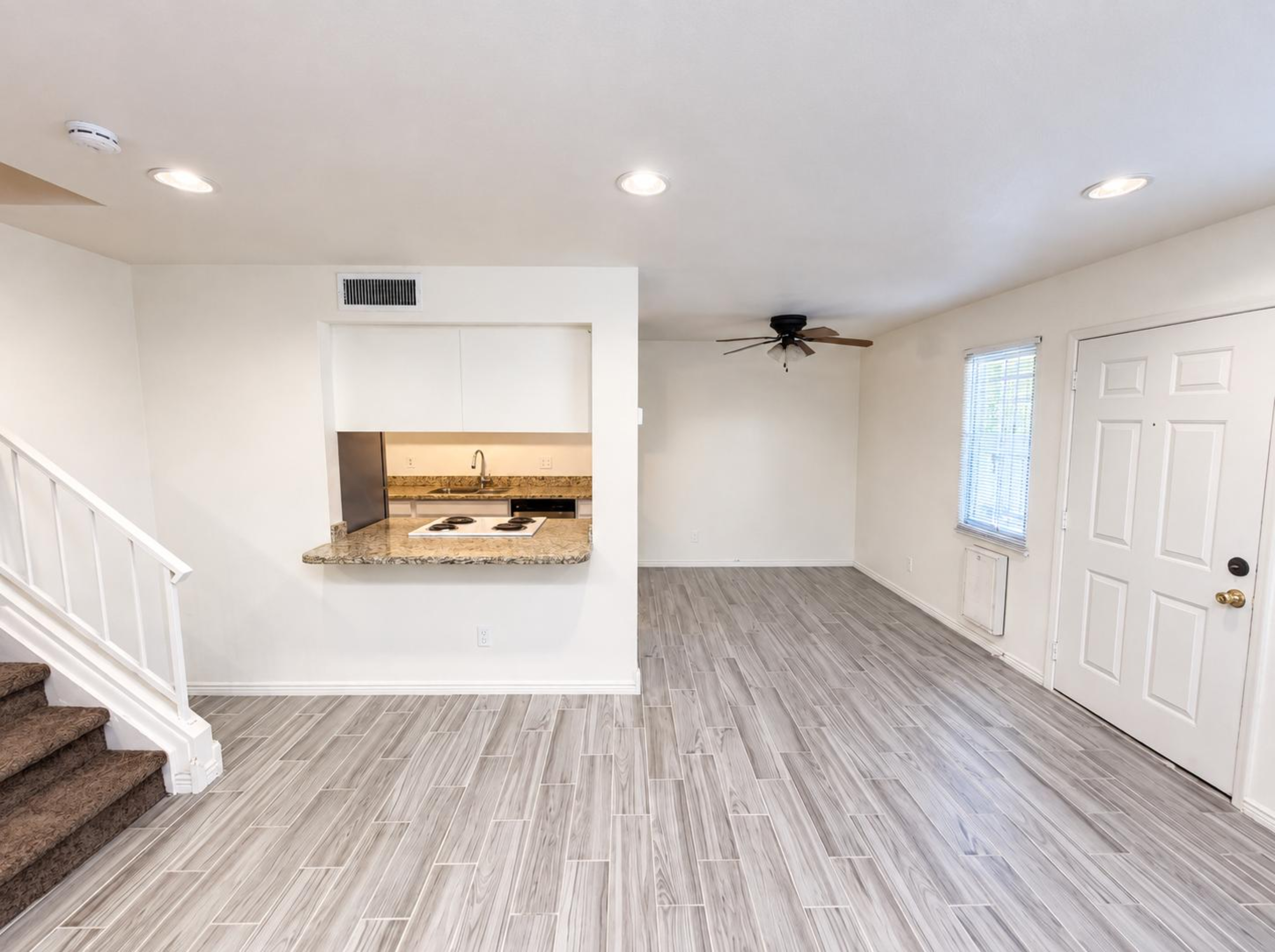 Photo 3 of 15 of 8446 N 34th Dr, Phoenix, AZ
