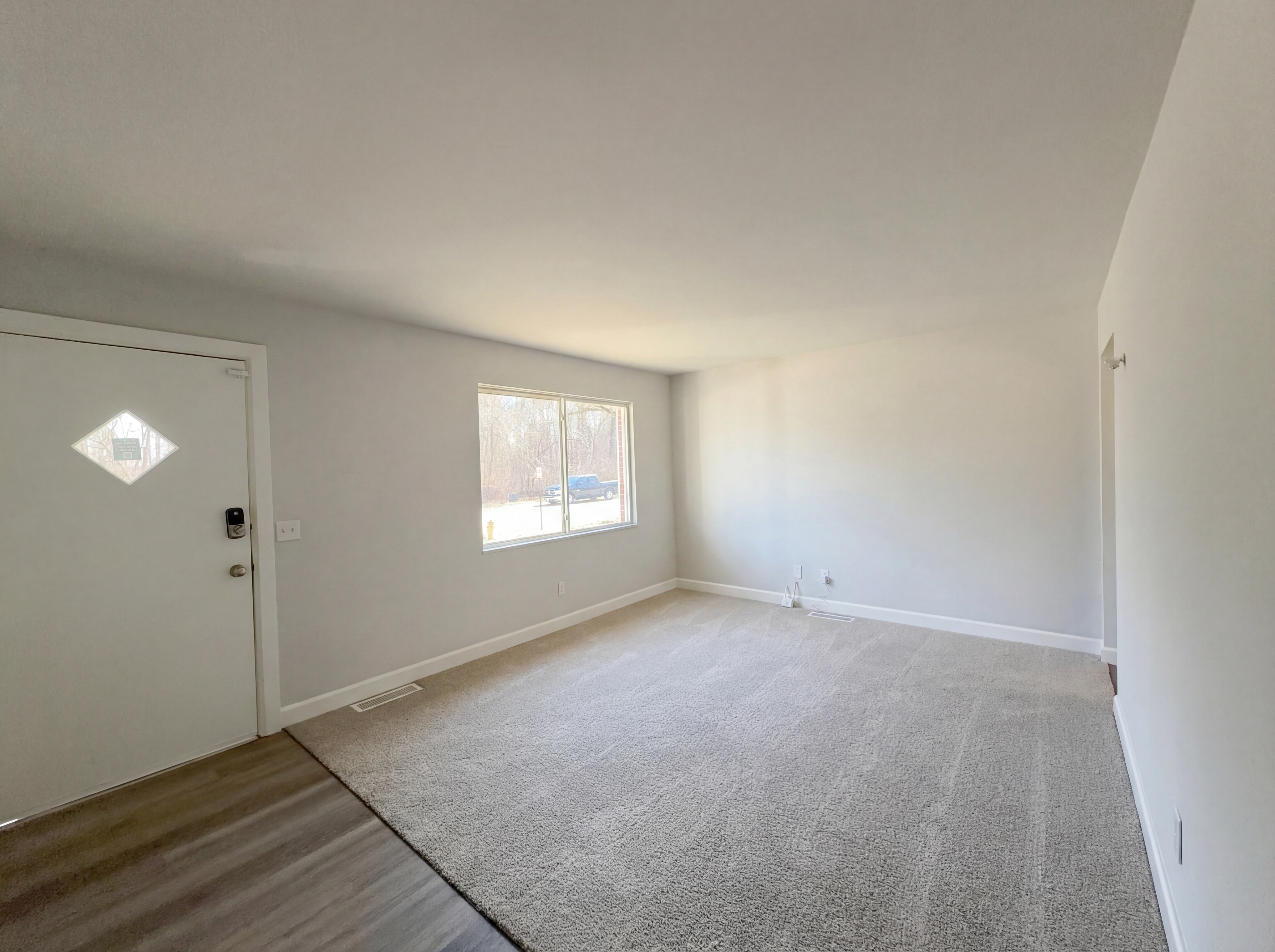 Photo 3 of 20 of 1858 Aspenhill Dr, Cincinnati, OH