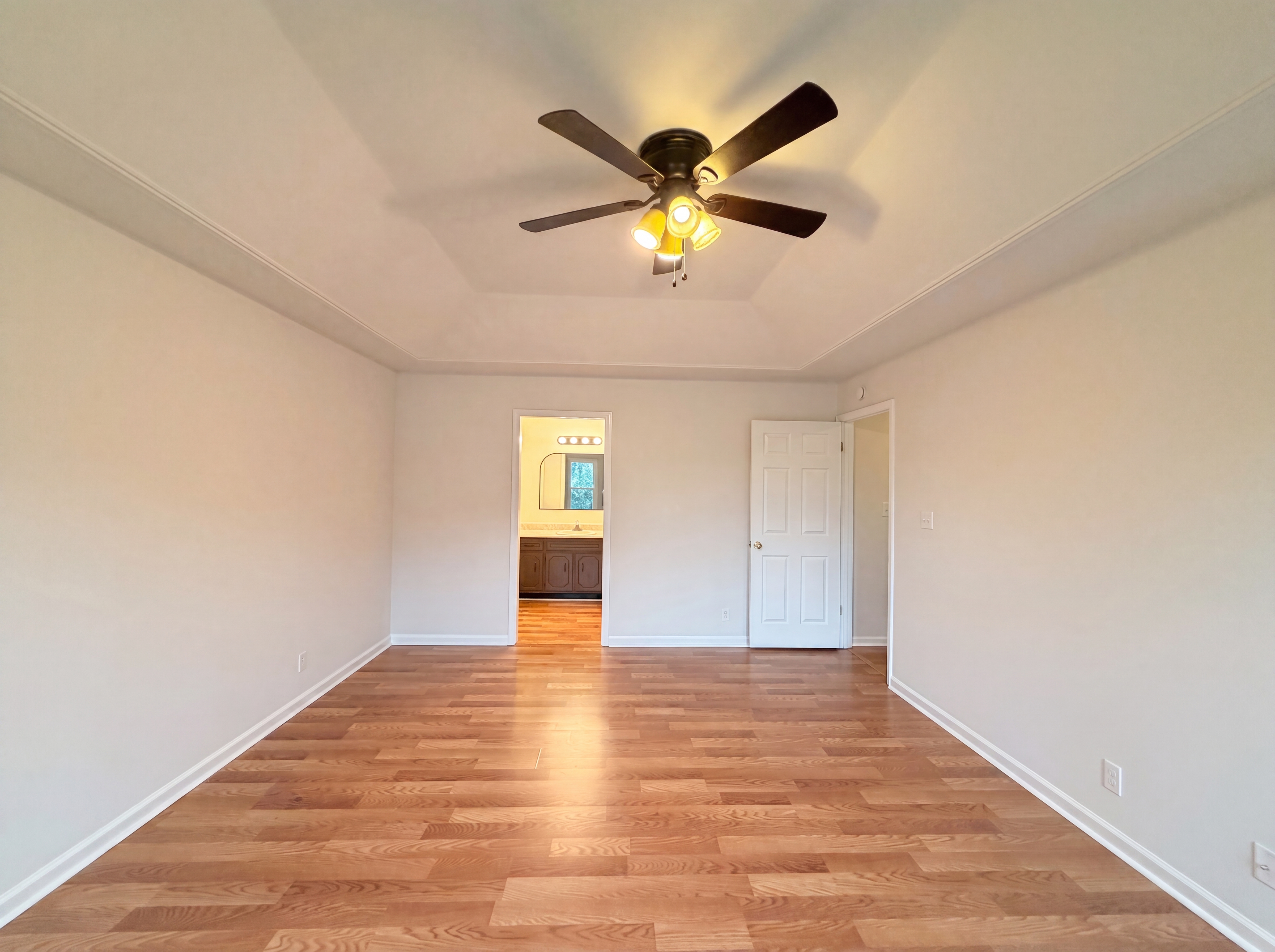 Photo 11 of 24 of 3402 Chaney Ln, Clarksville, TN