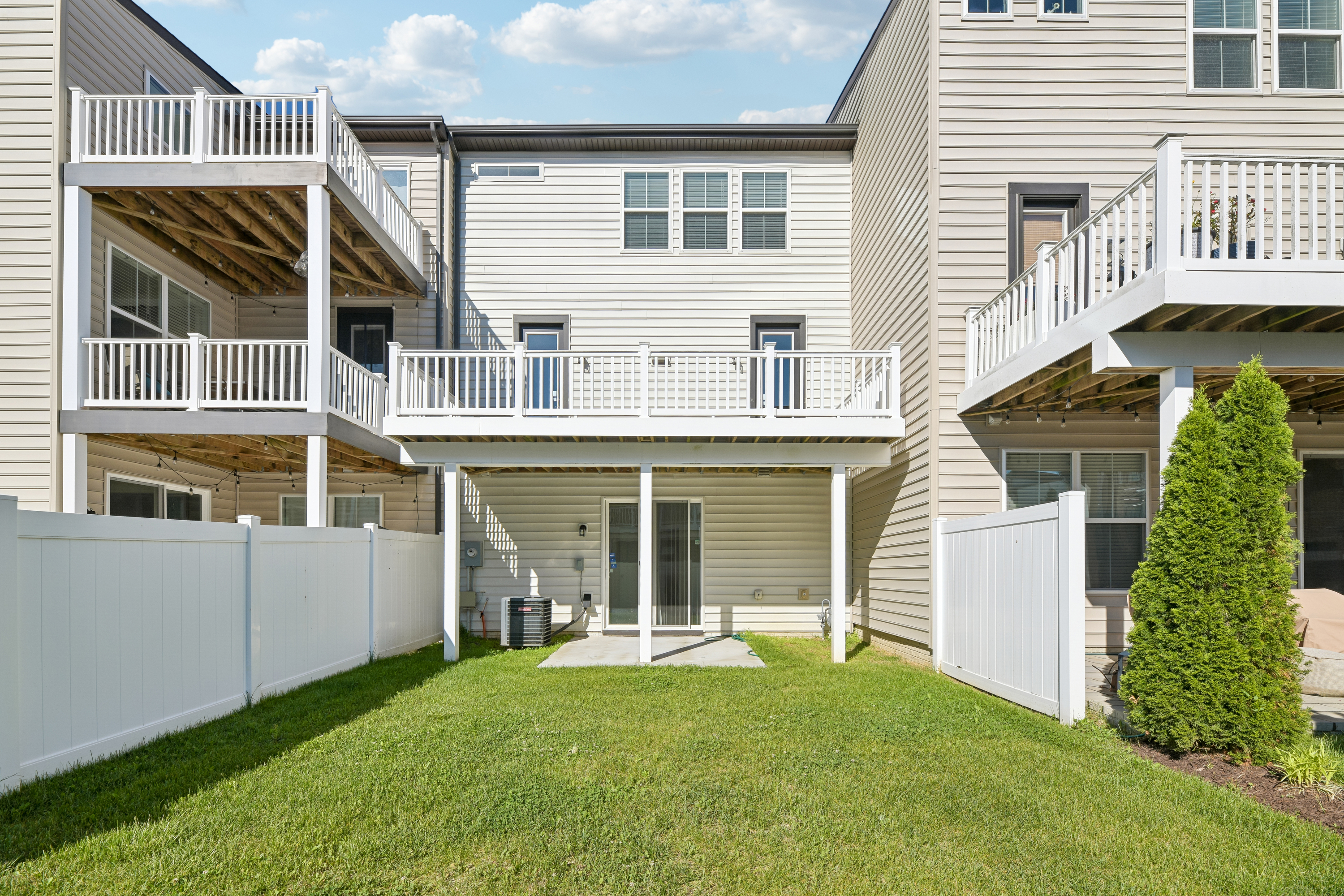 Photo 5 of 60 of 8124 Bock Farm Pl, Alexandria, VA