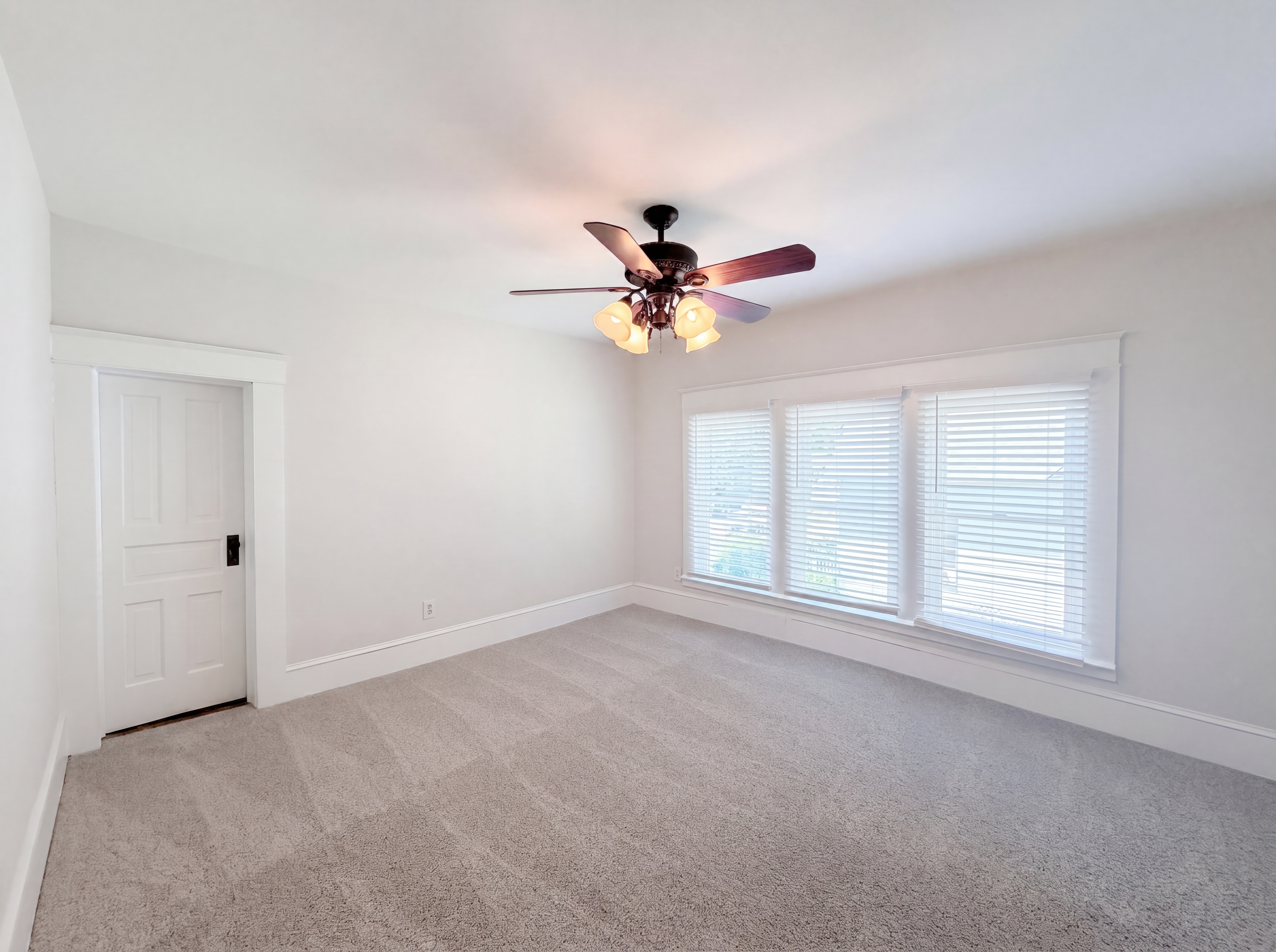Photo 12 of 19 of 329 W McLelland Ave, Mooresville, NC